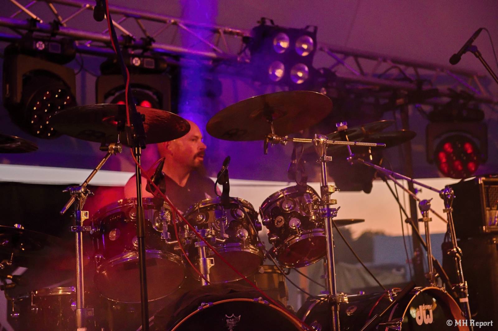 Tahákem třetího dne Basinfirefestu byli Napalm Death, dorazili i Paradise Lost a Six Feet Under
