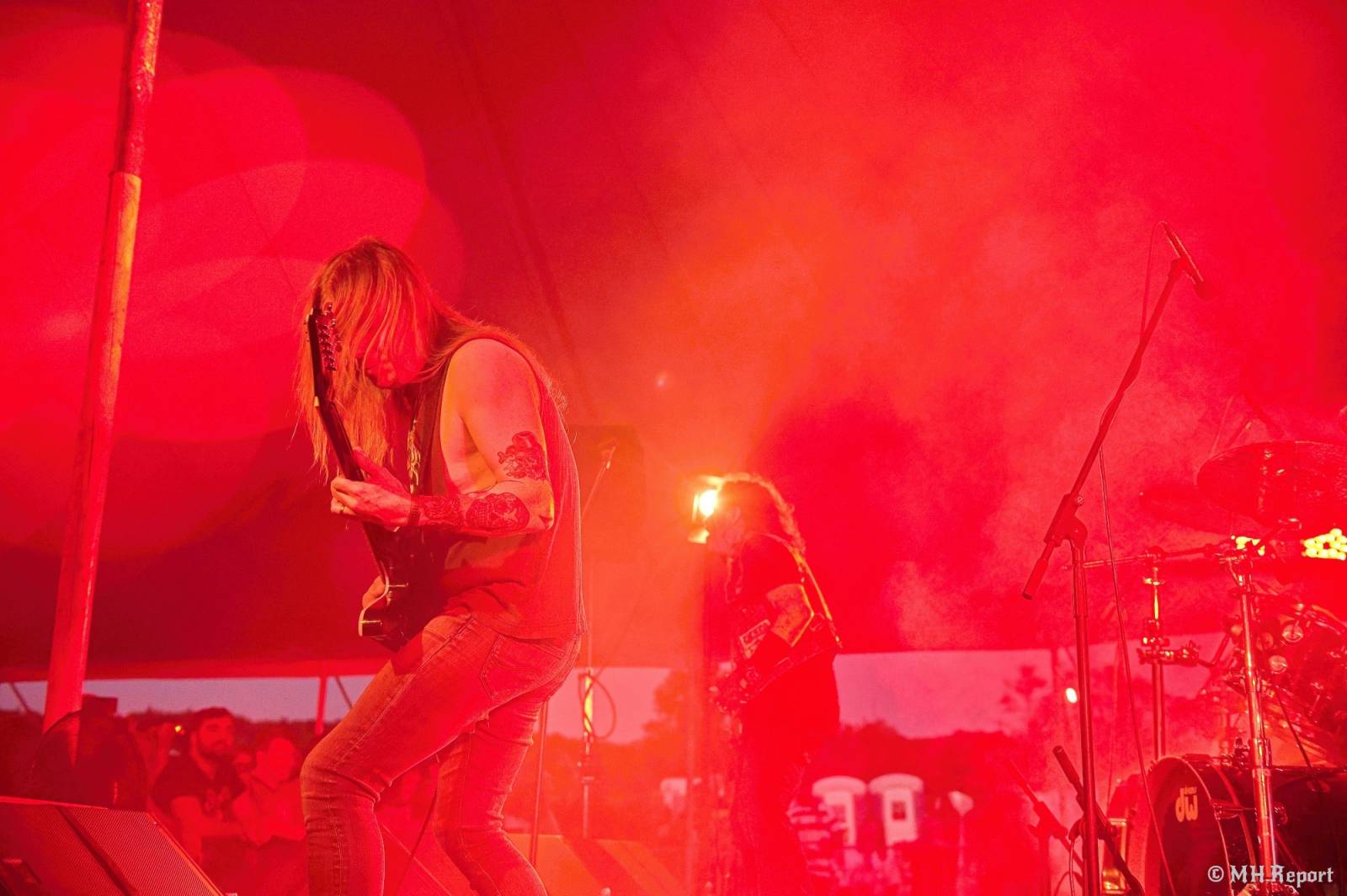 Tahákem třetího dne Basinfirefestu byli Napalm Death, dorazili i Paradise Lost a Six Feet Under