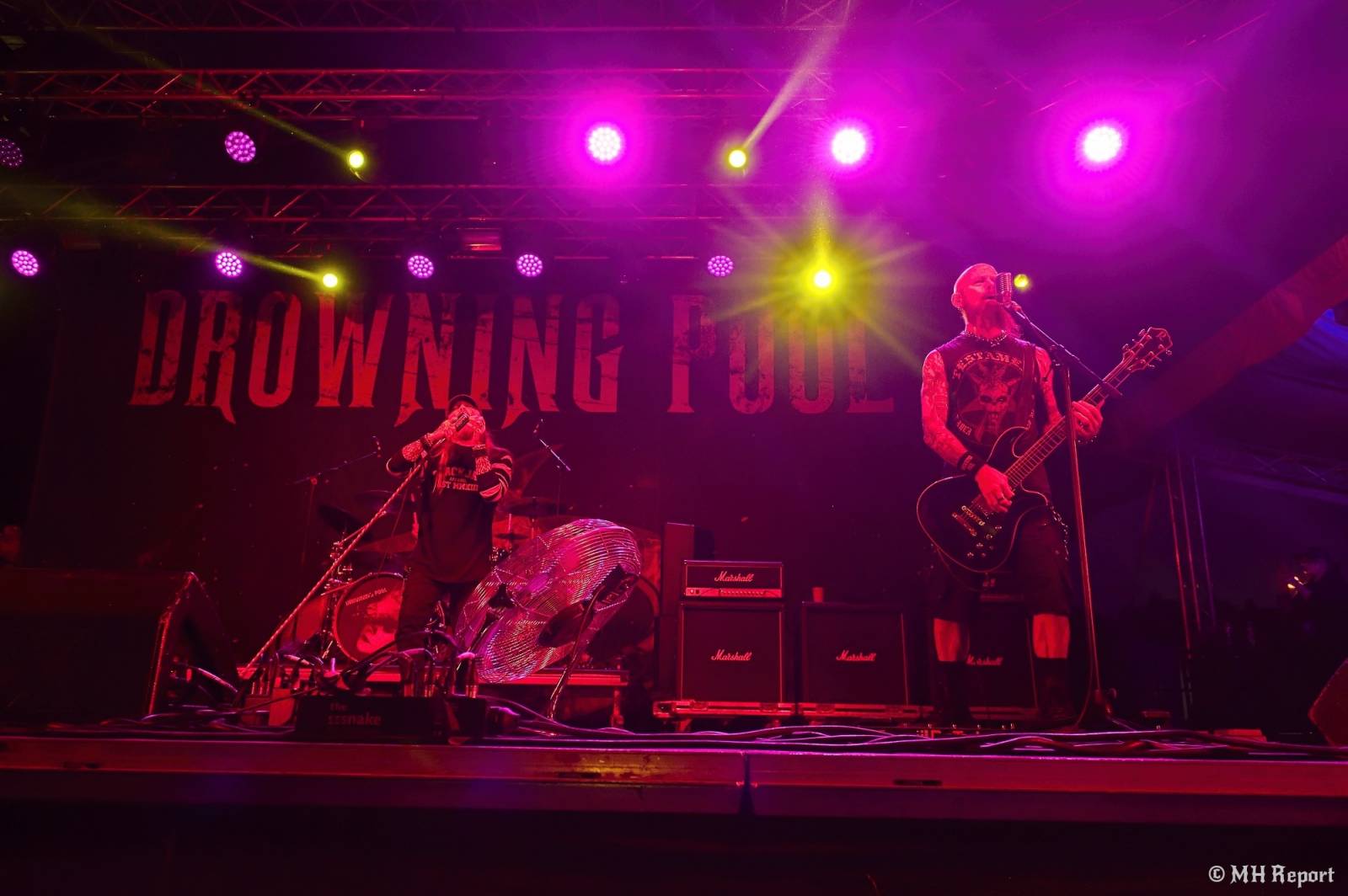 Tahákem třetího dne Basinfirefestu byli Napalm Death, dorazili i Paradise Lost a Six Feet Under