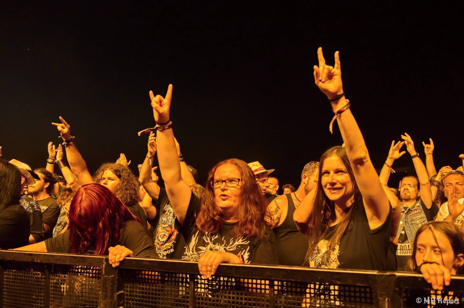 Tahákem třetího dne Basinfirefestu byli Napalm Death, dorazili i Paradise Lost a Six Feet Under