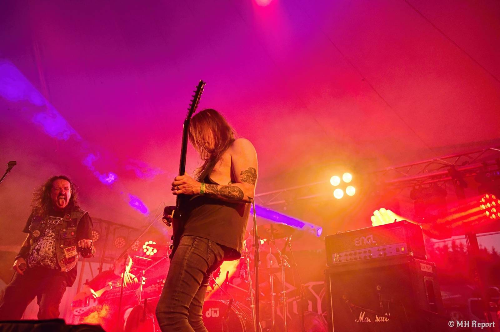 Tahákem třetího dne Basinfirefestu byli Napalm Death, dorazili i Paradise Lost a Six Feet Under