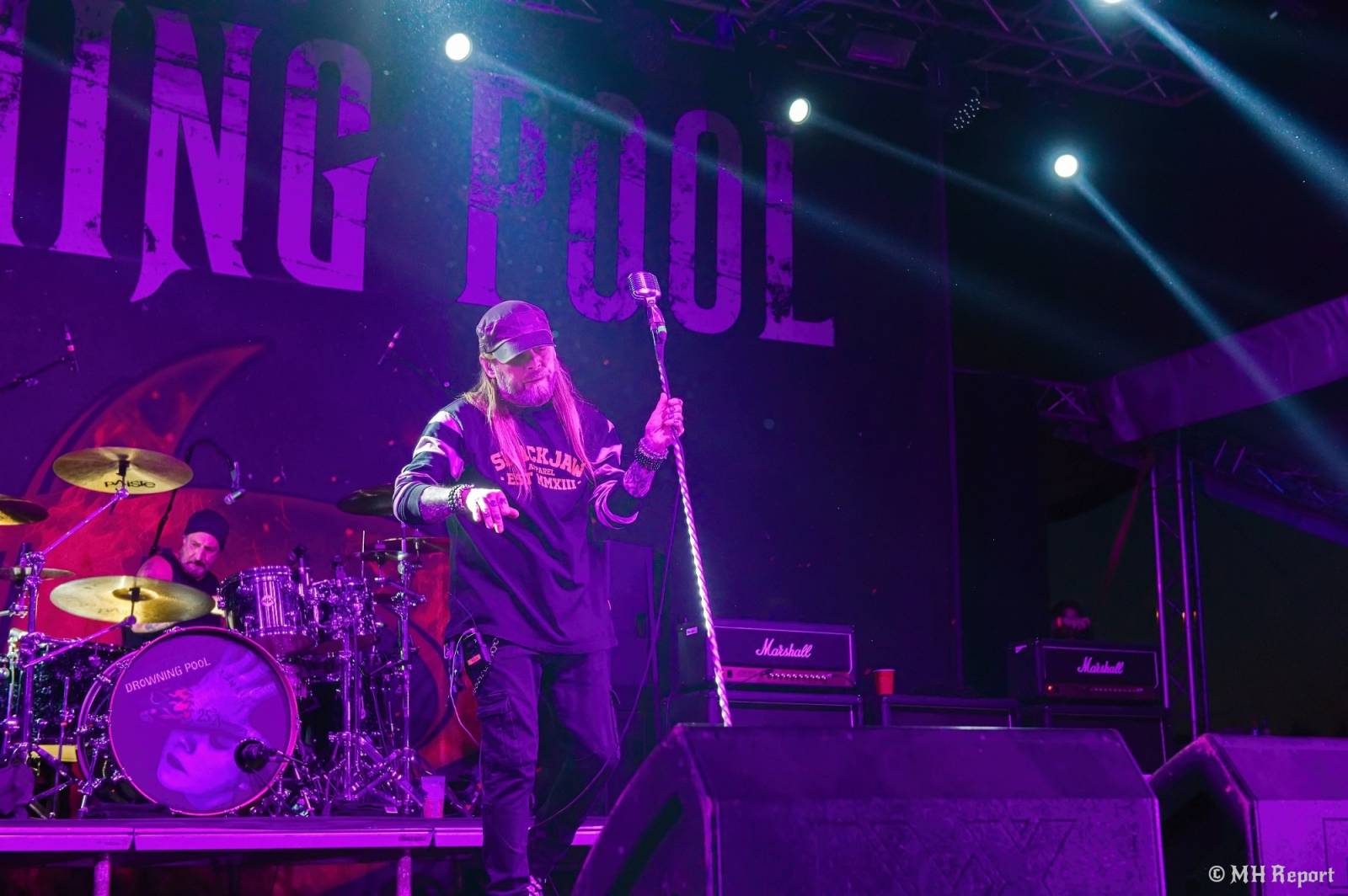 Tahákem třetího dne Basinfirefestu byli Napalm Death, dorazili i Paradise Lost a Six Feet Under