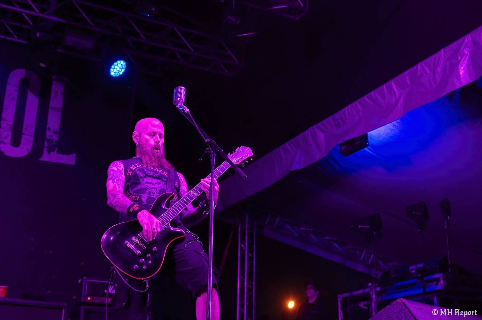 Tahákem třetího dne Basinfirefestu byli Napalm Death, dorazili i Paradise Lost a Six Feet Under