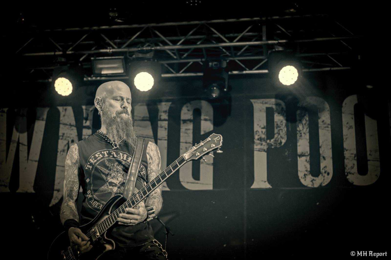 Tahákem třetího dne Basinfirefestu byli Napalm Death, dorazili i Paradise Lost a Six Feet Under