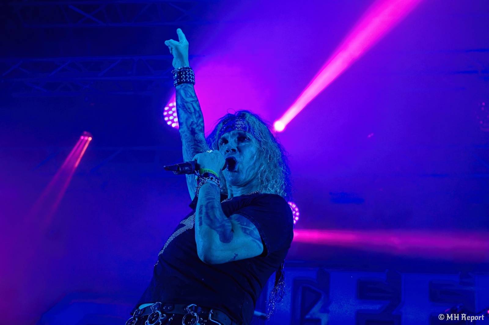 Tahákem třetího dne Basinfirefestu byli Napalm Death, dorazili i Paradise Lost a Six Feet Under