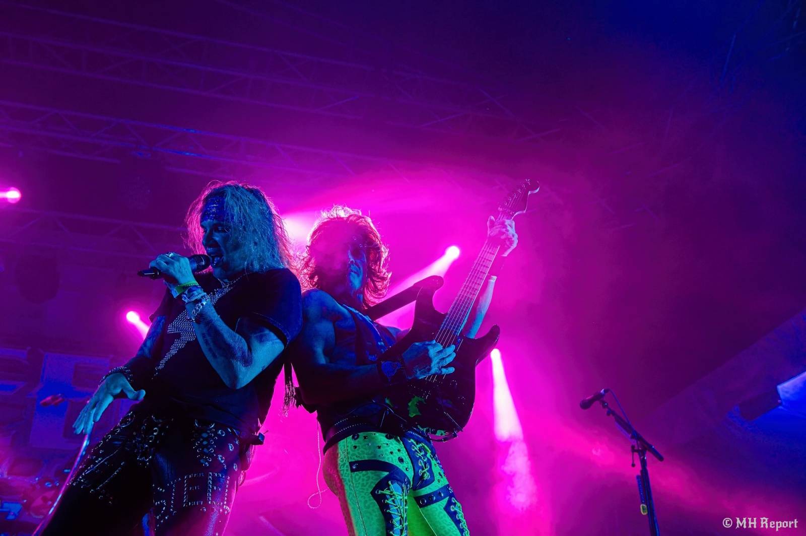 Tahákem třetího dne Basinfirefestu byli Napalm Death, dorazili i Paradise Lost a Six Feet Under