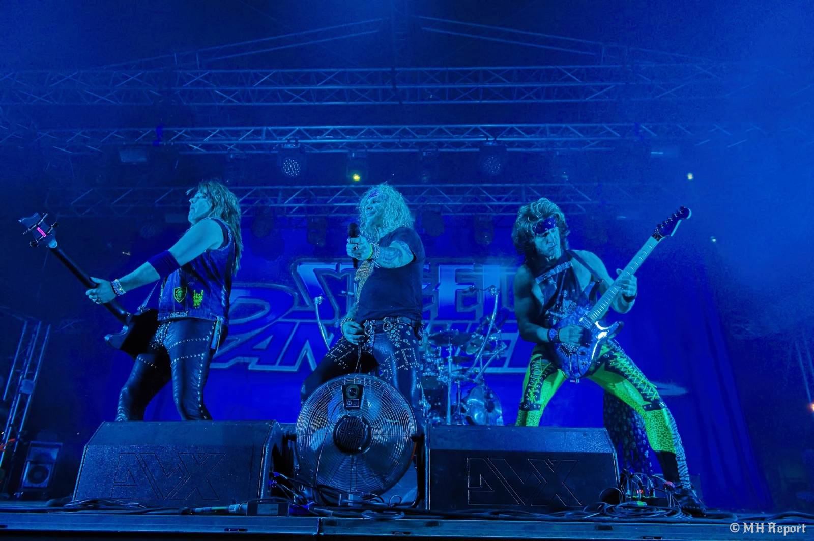 Tahákem třetího dne Basinfirefestu byli Napalm Death, dorazili i Paradise Lost a Six Feet Under