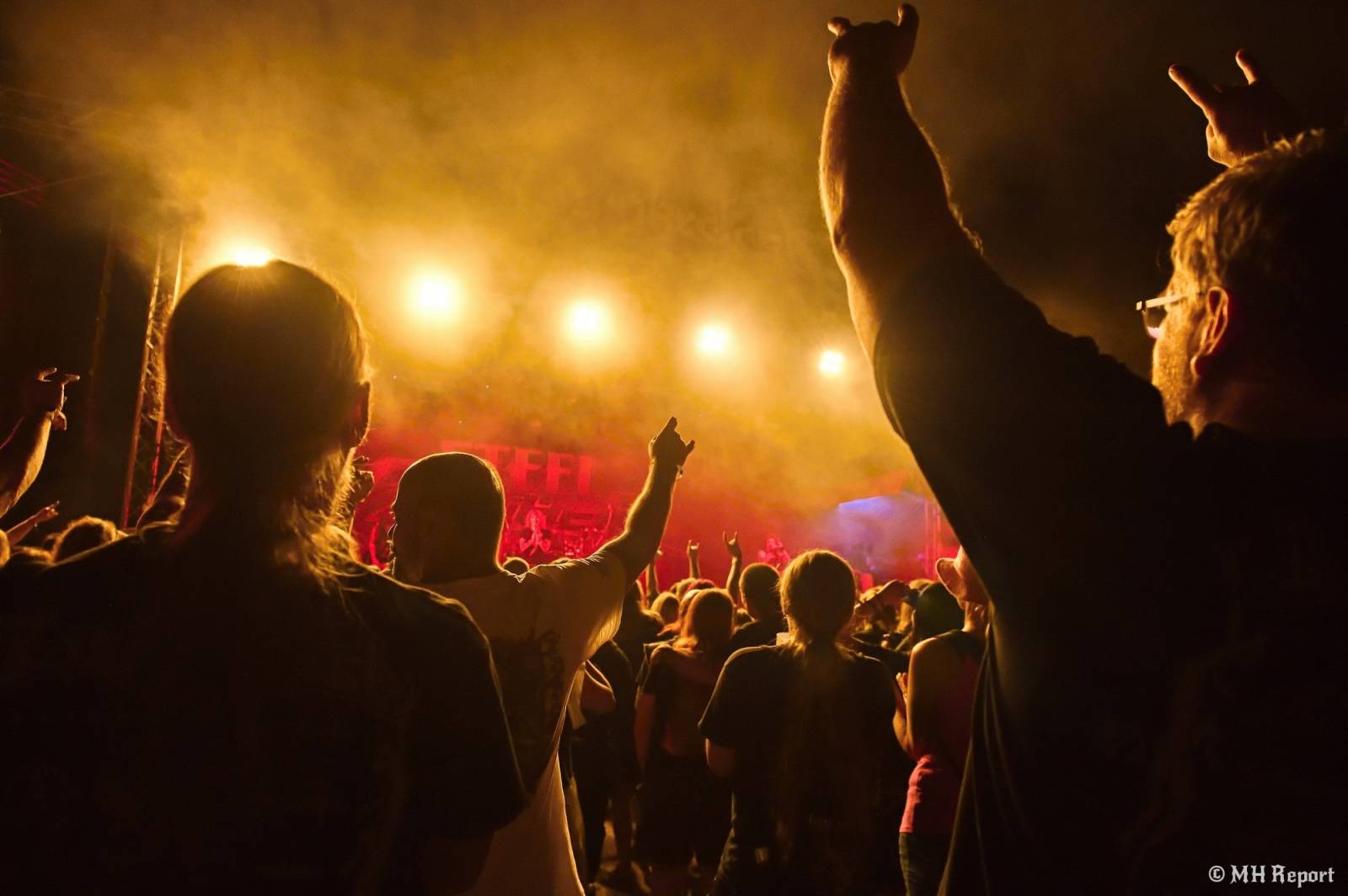 Tahákem třetího dne Basinfirefestu byli Napalm Death, dorazili i Paradise Lost a Six Feet Under