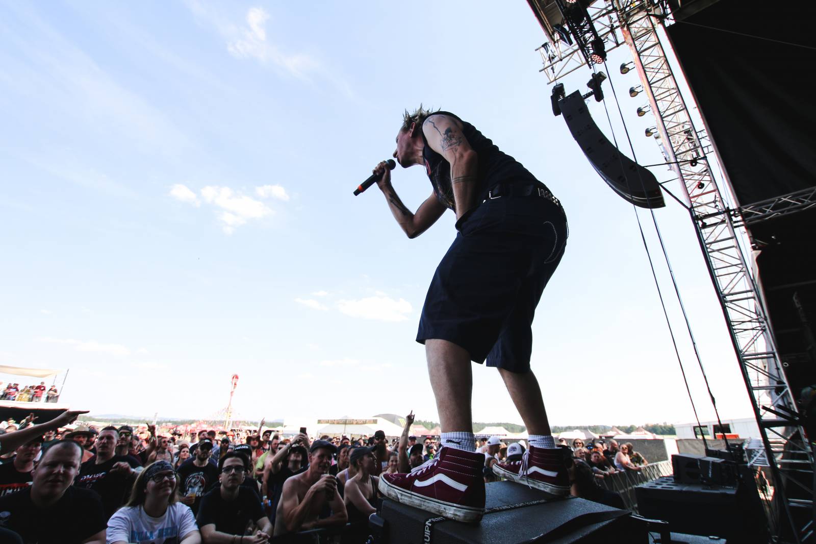 Mighty Sounds 2026, den druhý: Popelnicový riot, triumf Pennywise a noční tanec s The Baboon Show