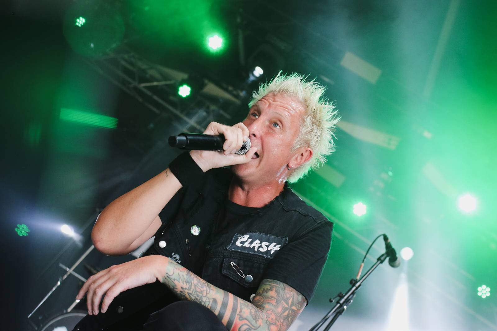 Mighty Sounds 2026, den druhý: Popelnicový riot, triumf Pennywise a noční tanec s The Baboon Show