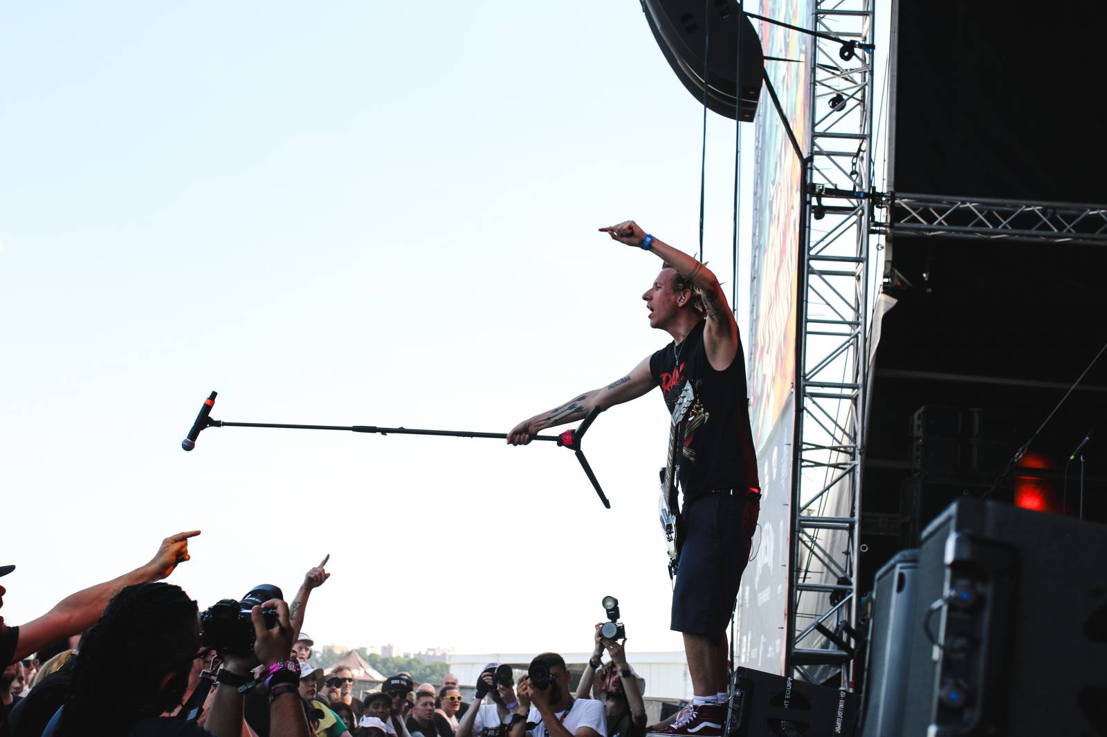 Mighty Sounds 2026, den druhý: Popelnicový riot, triumf Pennywise a noční tanec s The Baboon Show