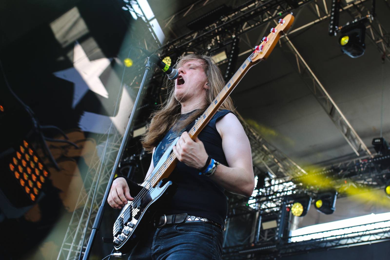 Mighty Sounds 2026, den druhý: Popelnicový riot, triumf Pennywise a noční tanec s The Baboon Show