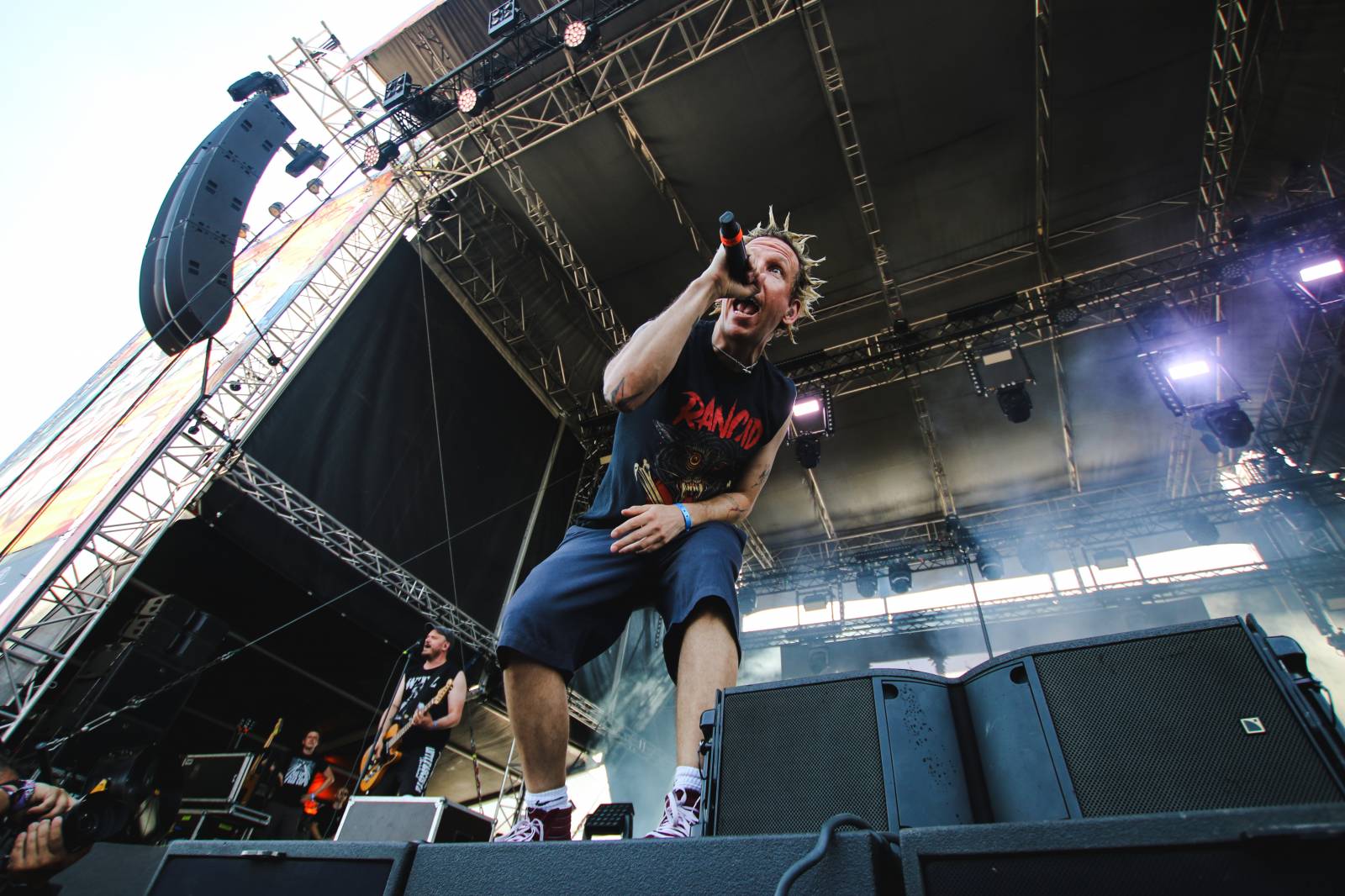 Mighty Sounds 2026, den druhý: Popelnicový riot, triumf Pennywise a noční tanec s The Baboon Show