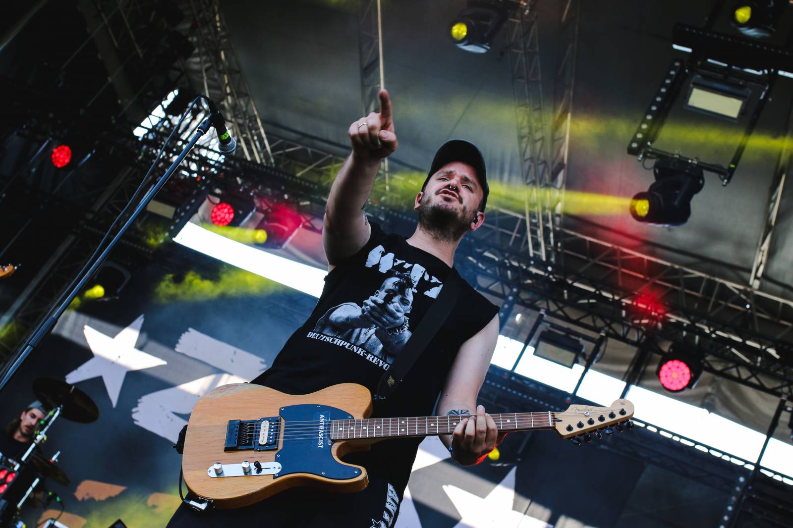 Mighty Sounds 2026, den druhý: Popelnicový riot, triumf Pennywise a noční tanec s The Baboon Show