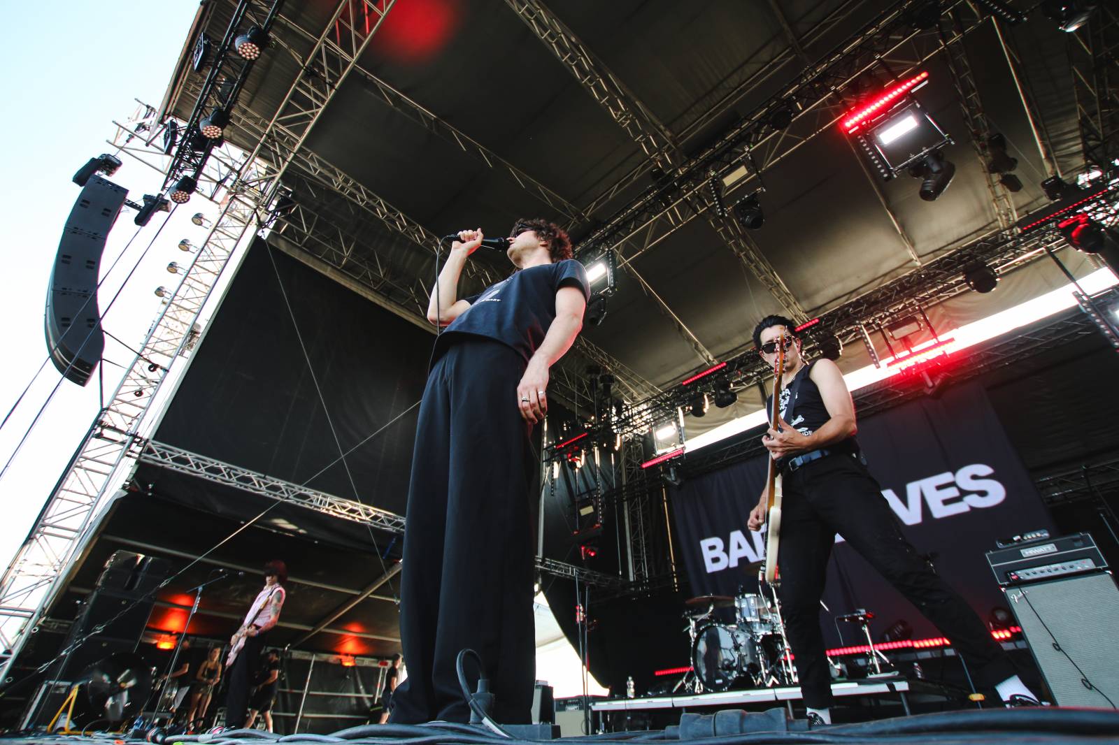 Mighty Sounds 2026, den druhý: Popelnicový riot, triumf Pennywise a noční tanec s The Baboon Show