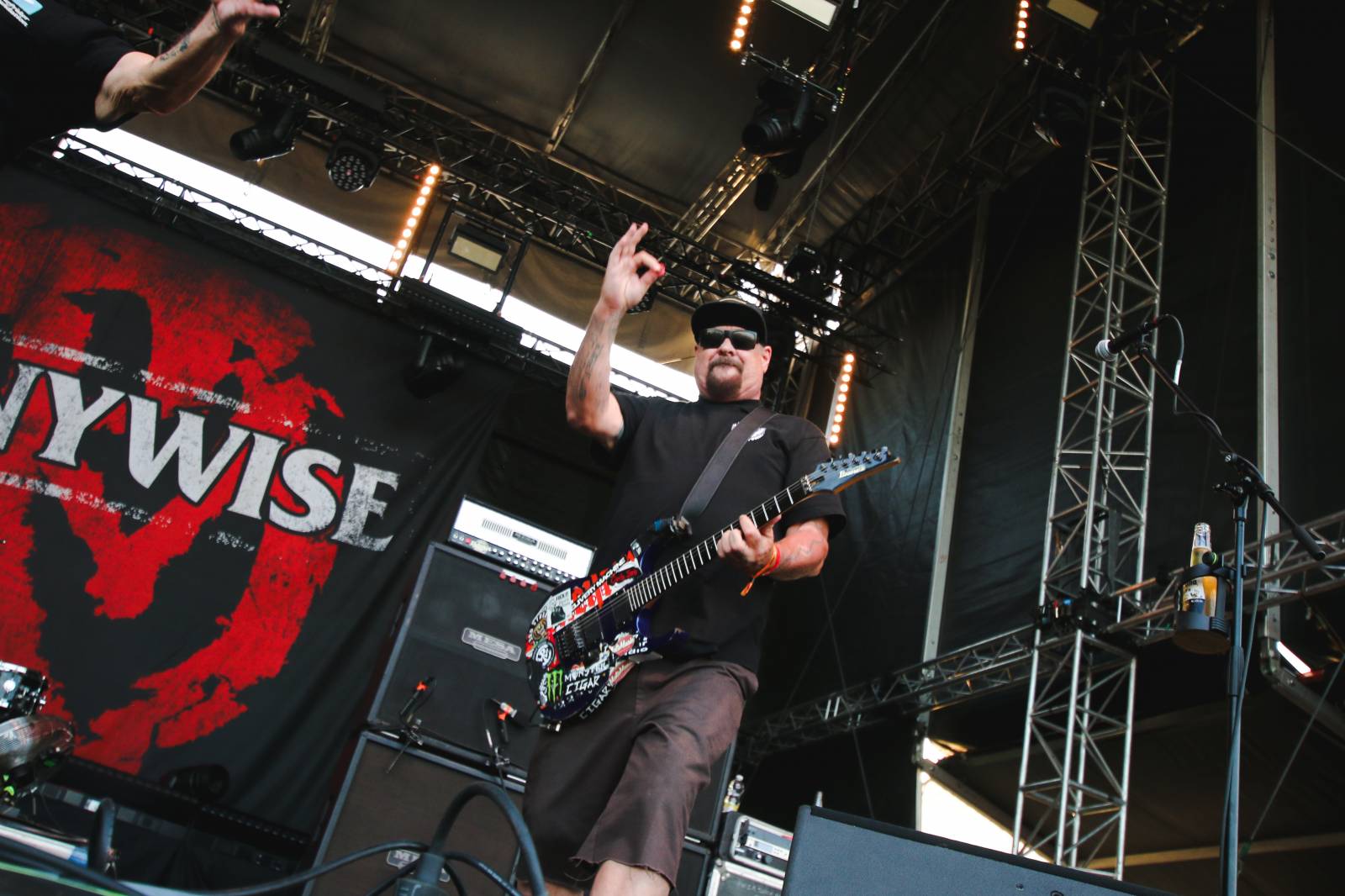 Mighty Sounds 2026, den druhý: Popelnicový riot, triumf Pennywise a noční tanec s The Baboon Show