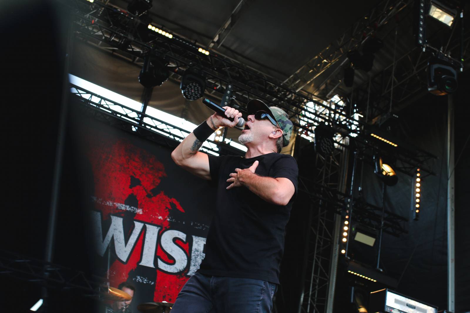 Mighty Sounds 2026, den druhý: Popelnicový riot, triumf Pennywise a noční tanec s The Baboon Show
