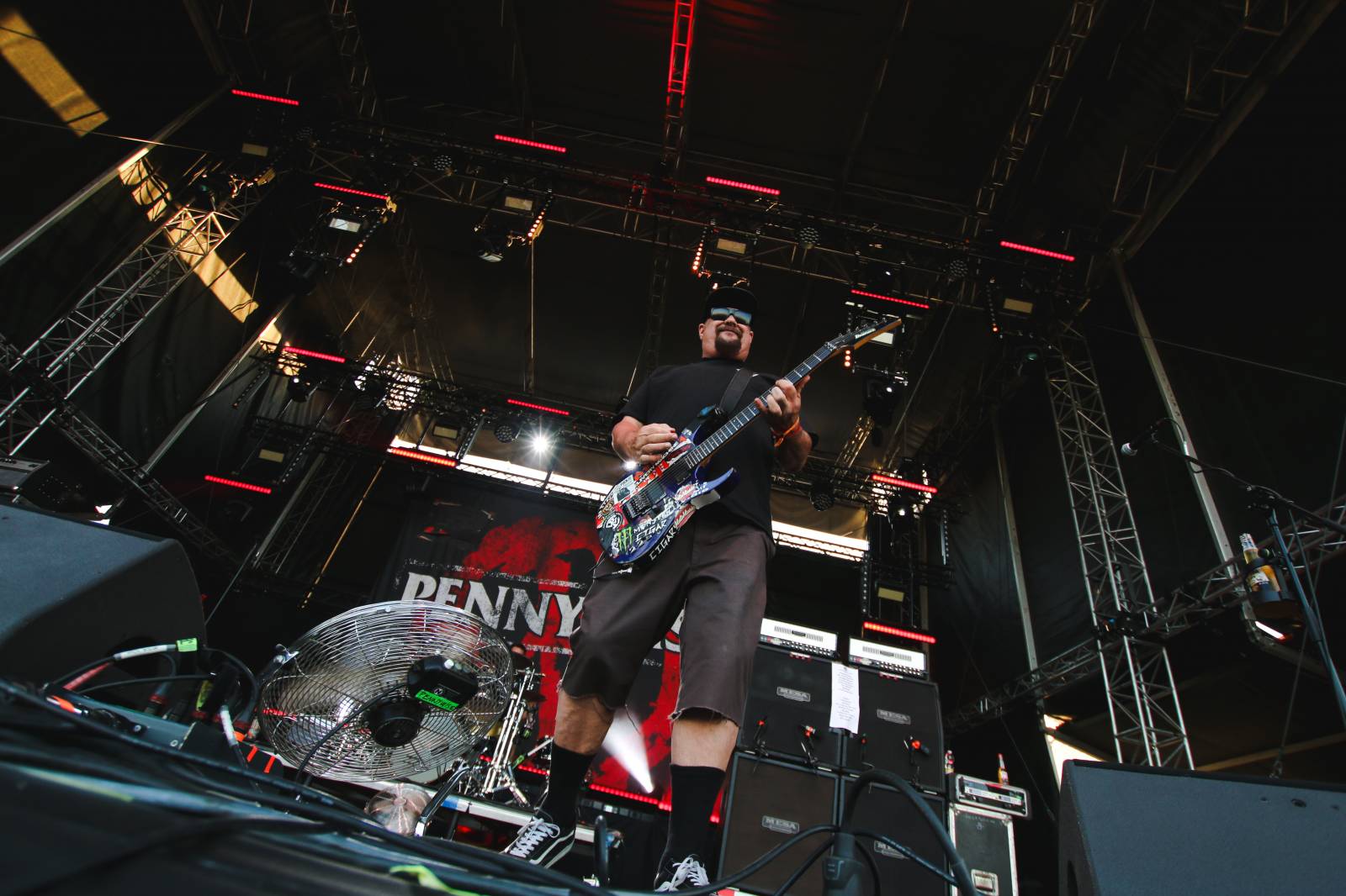 Mighty Sounds 2026, den druhý: Popelnicový riot, triumf Pennywise a noční tanec s The Baboon Show