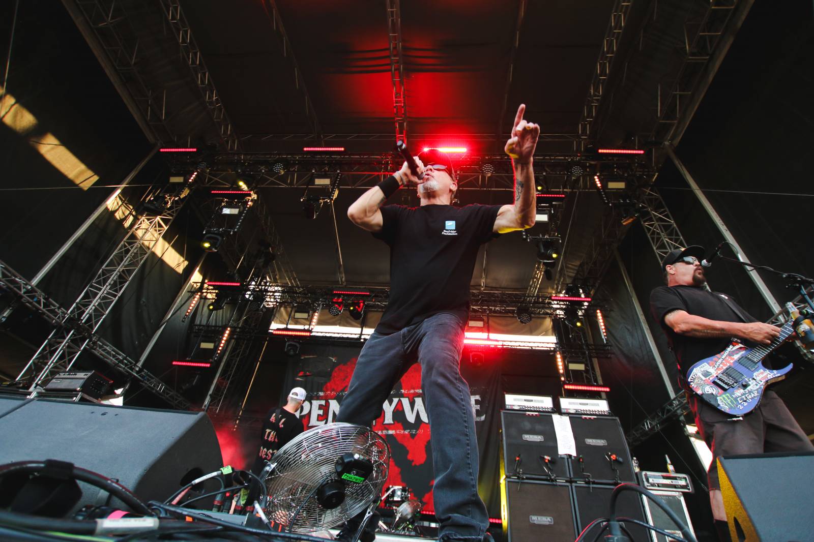 Mighty Sounds 2026, den druhý: Popelnicový riot, triumf Pennywise a noční tanec s The Baboon Show