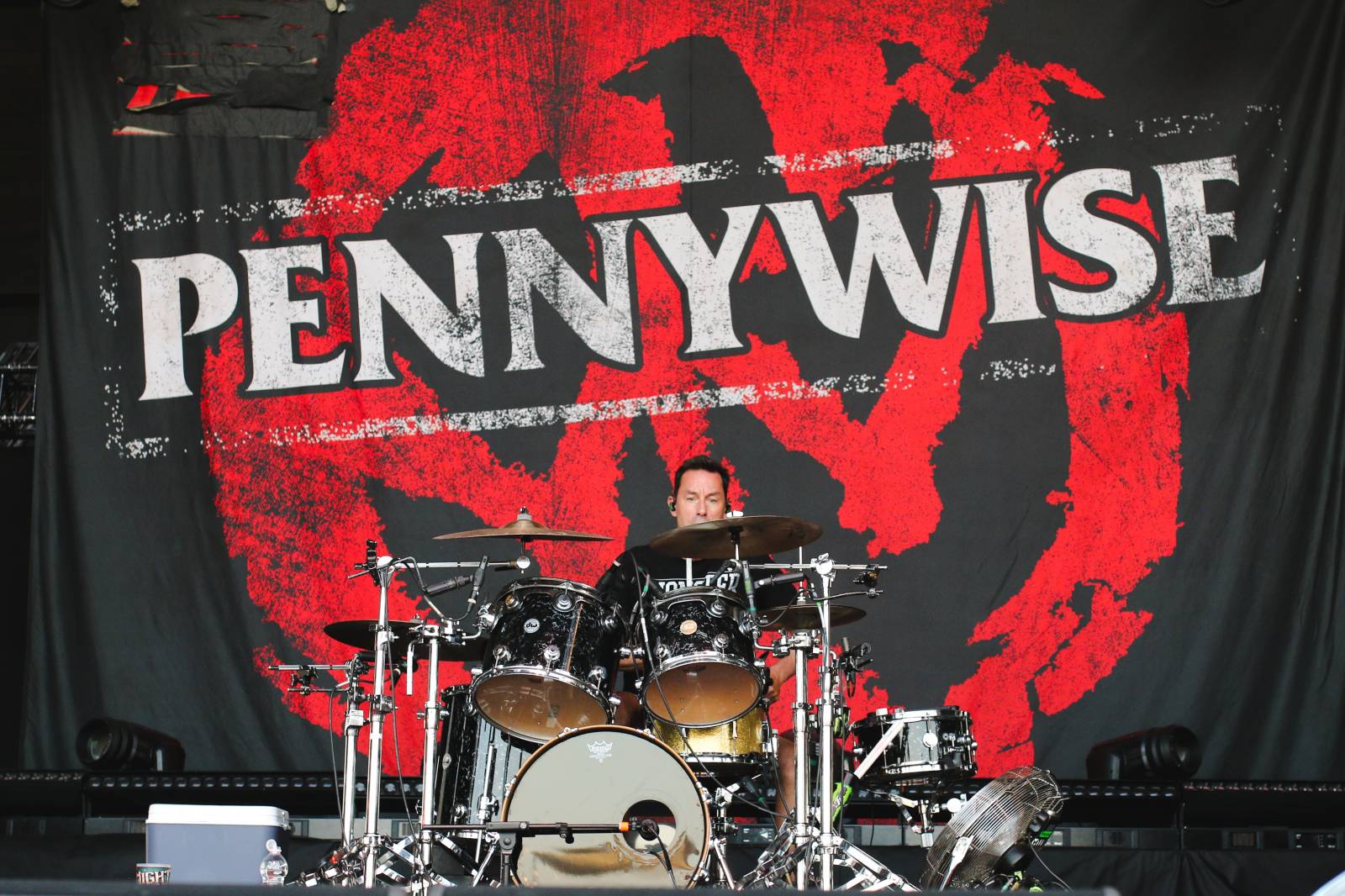 Mighty Sounds 2026, den druhý: Popelnicový riot, triumf Pennywise a noční tanec s The Baboon Show