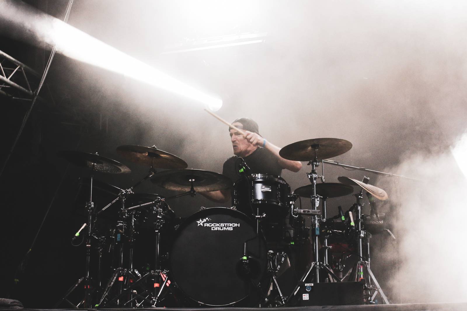 Mighty Sounds 2026, den druhý: Popelnicový riot, triumf Pennywise a noční tanec s The Baboon Show