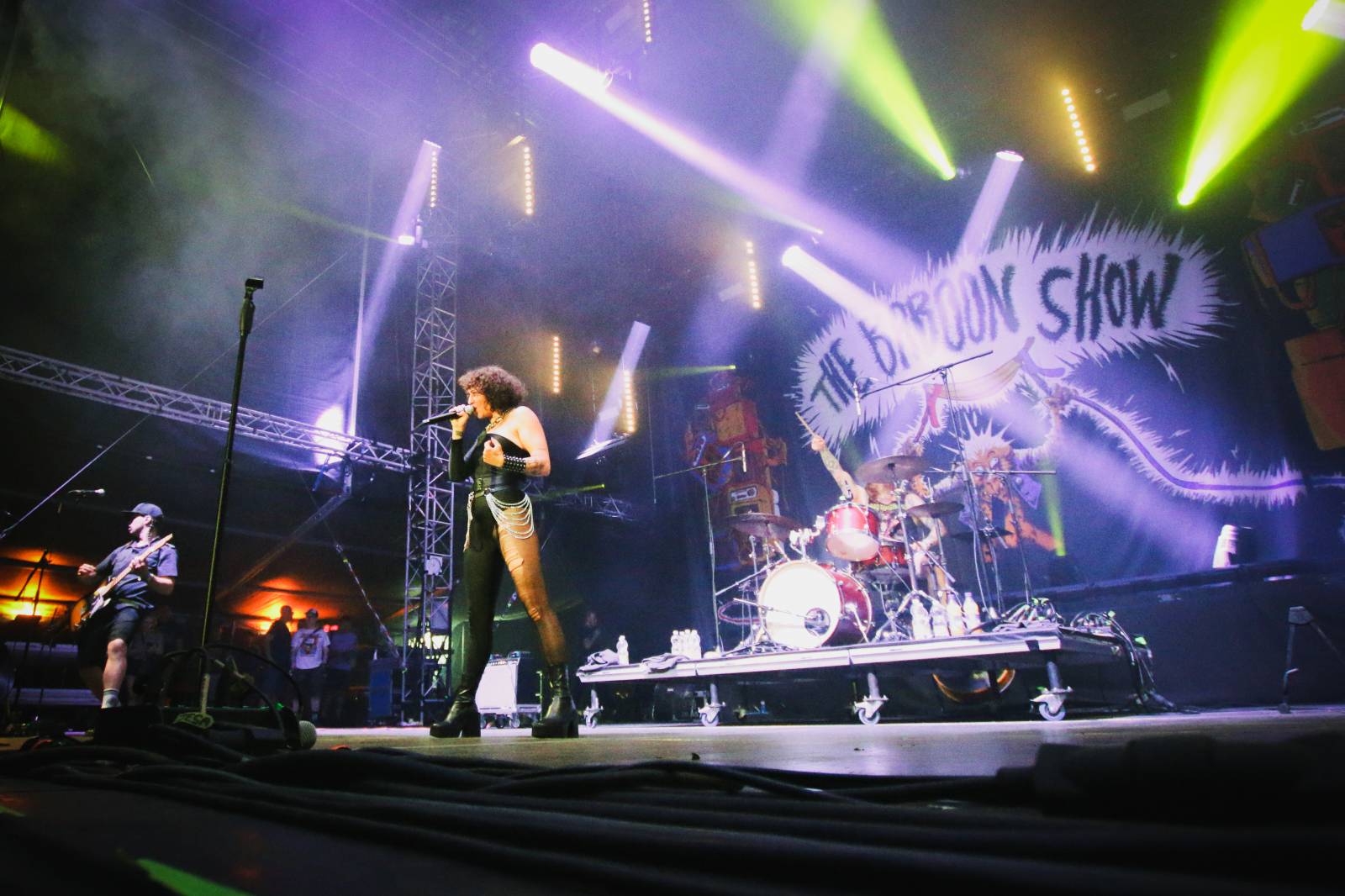Mighty Sounds 2026, den druhý: Popelnicový riot, triumf Pennywise a noční tanec s The Baboon Show