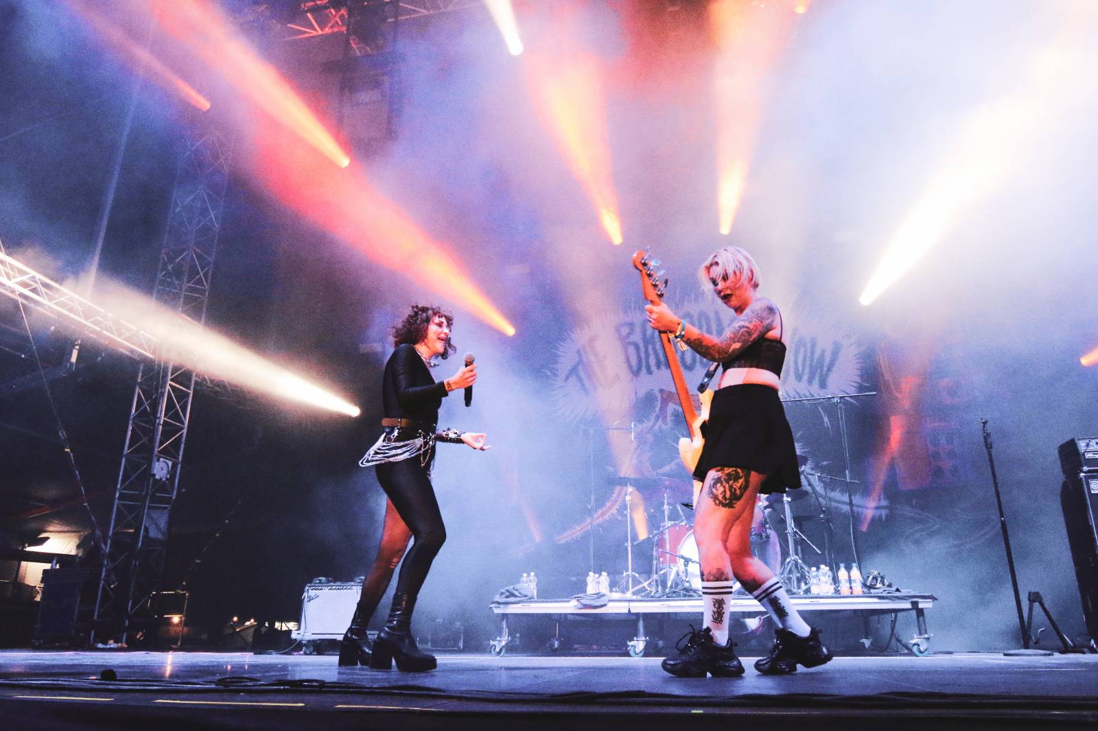 Mighty Sounds 2026, den druhý: Popelnicový riot, triumf Pennywise a noční tanec s The Baboon Show