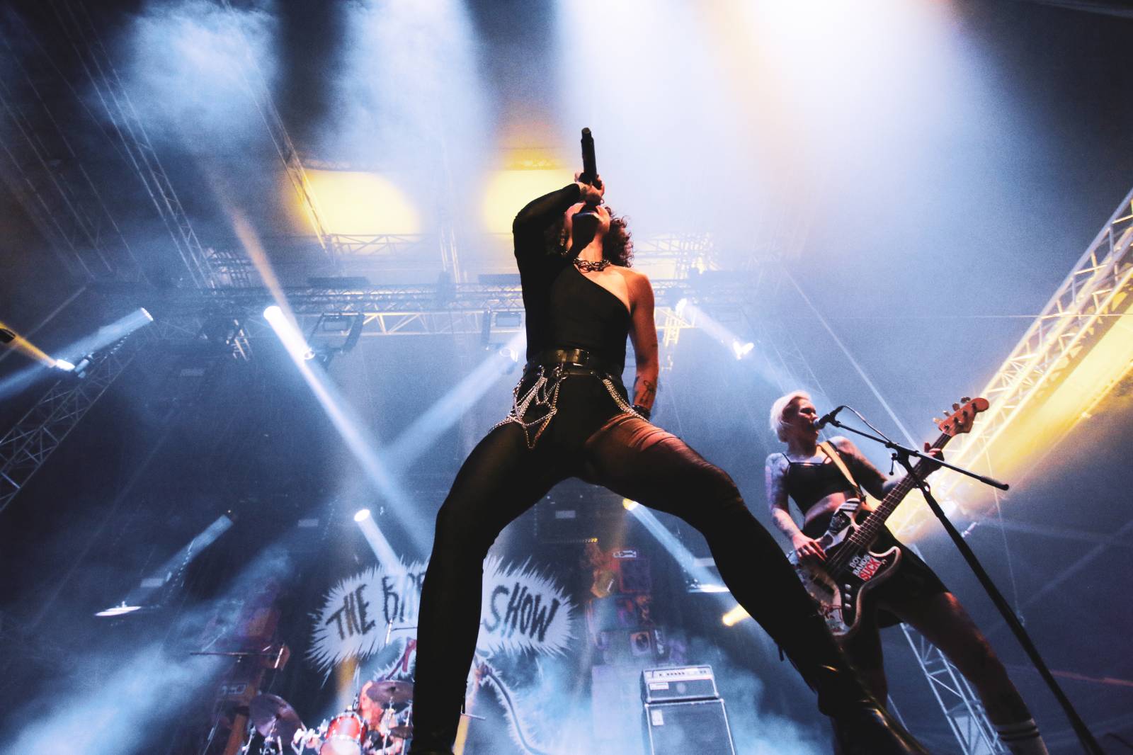 Mighty Sounds 2026, den druhý: Popelnicový riot, triumf Pennywise a noční tanec s The Baboon Show