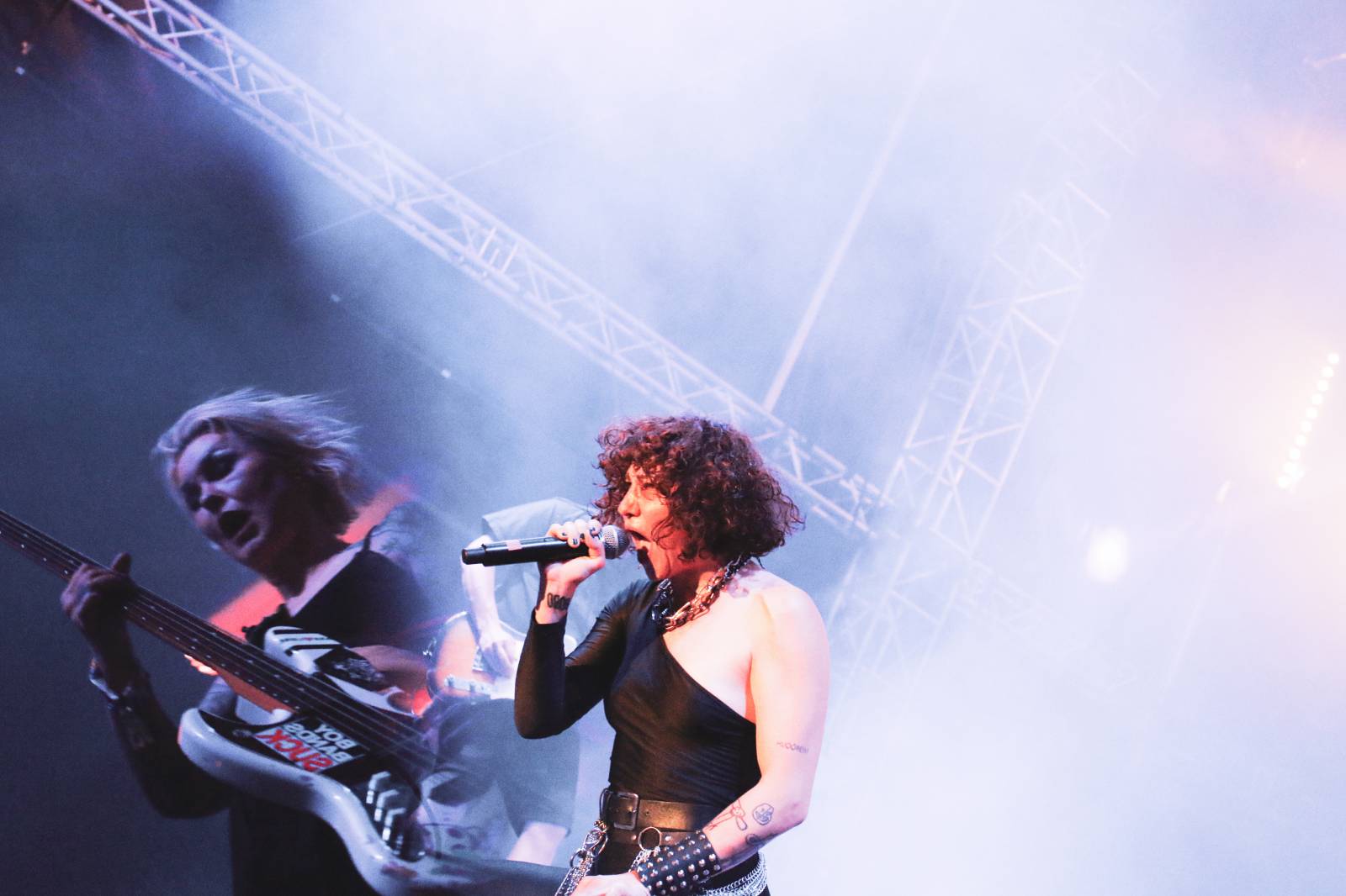 Mighty Sounds 2026, den druhý: Popelnicový riot, triumf Pennywise a noční tanec s The Baboon Show