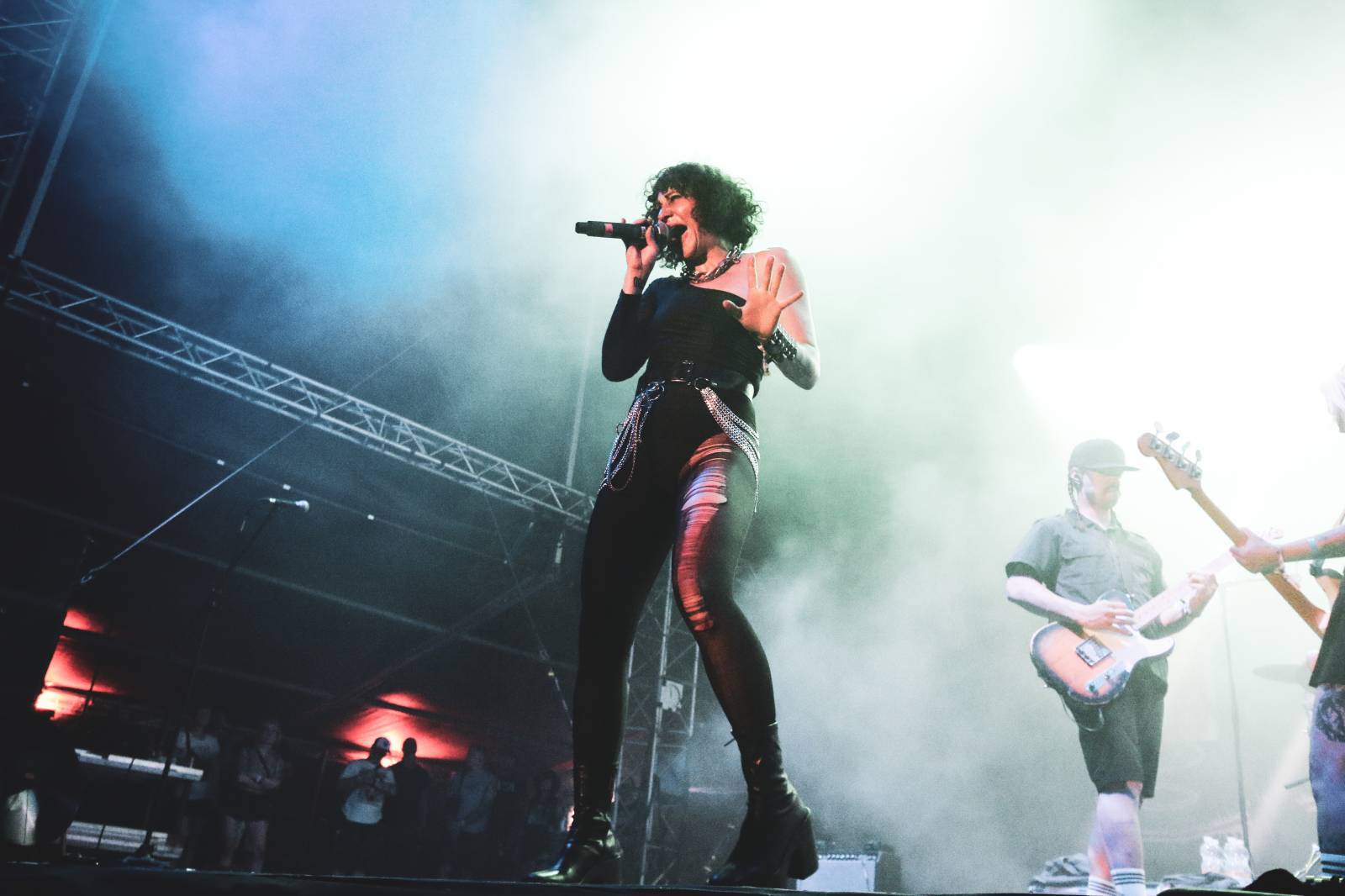 Mighty Sounds 2026, den druhý: Popelnicový riot, triumf Pennywise a noční tanec s The Baboon Show