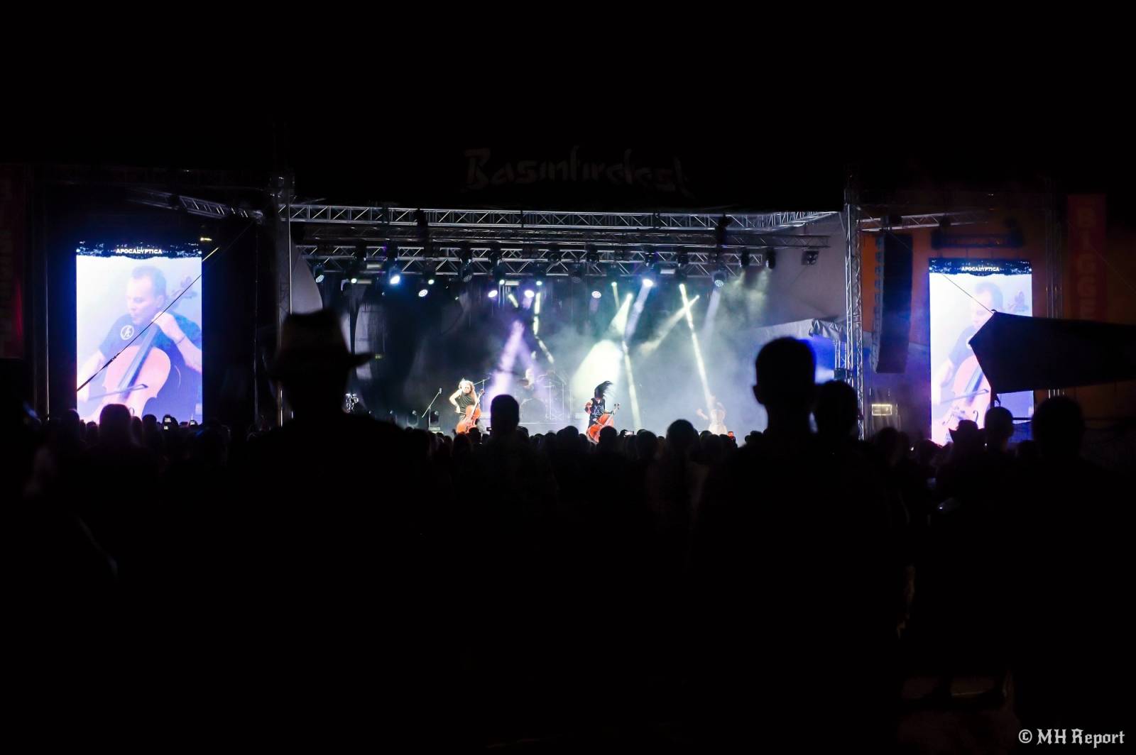 Basinfirefest uzavřel své brány. Hvězdami posledního dne byli Apocalyptica a Root