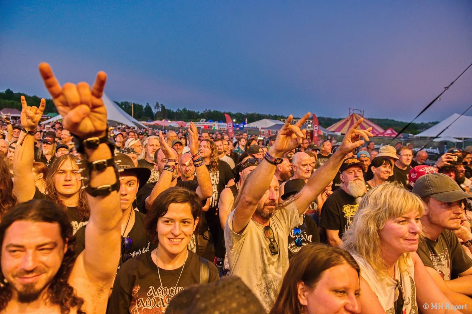 Basinfirefest uzavřel své brány. Hvězdami posledního dne byli Apocalyptica a Root
