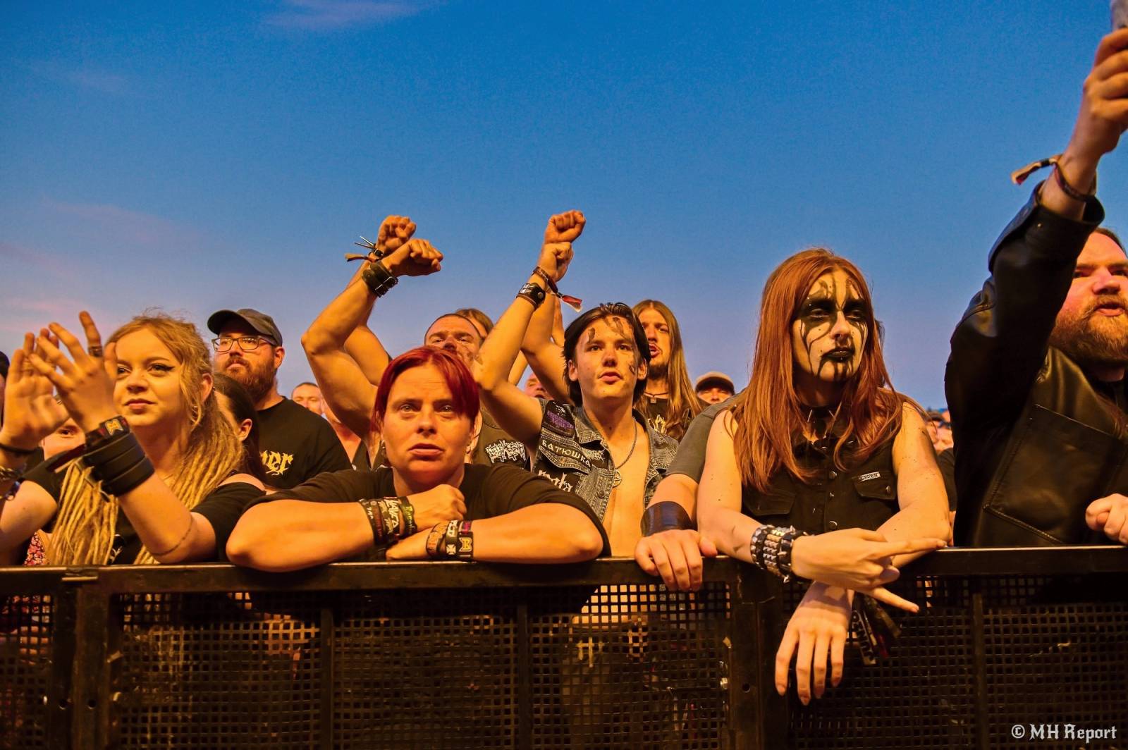 Basinfirefest uzavřel své brány. Hvězdami posledního dne byli Apocalyptica a Root