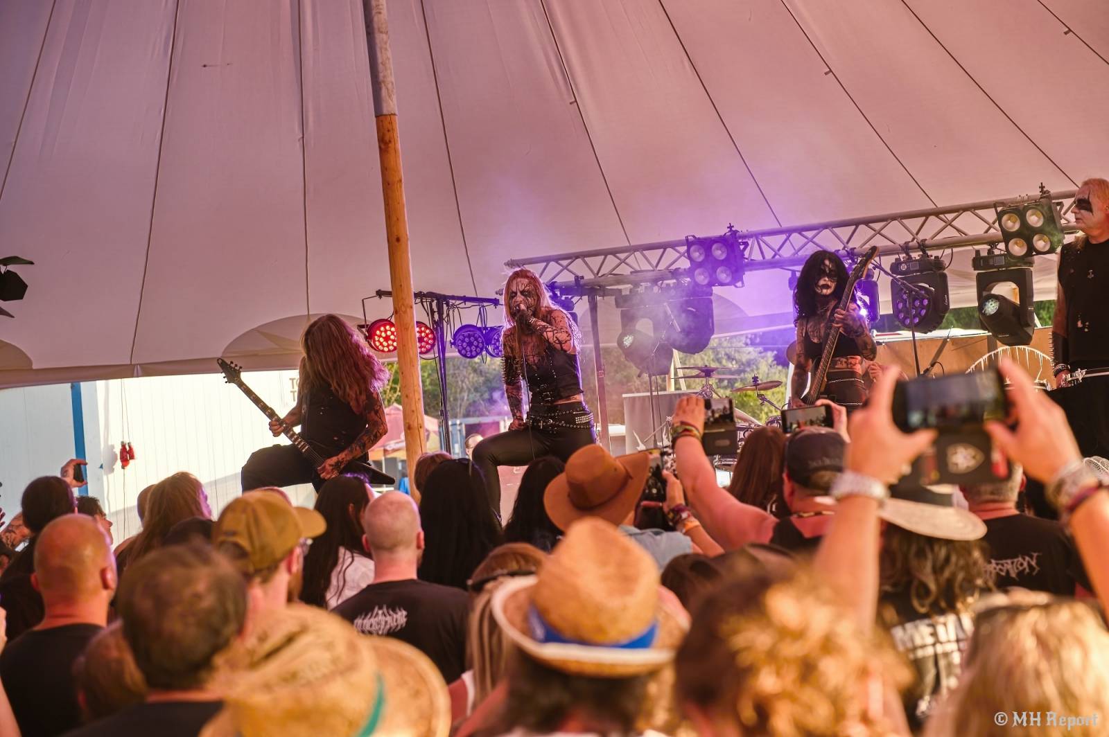 Basinfirefest uzavřel své brány. Hvězdami posledního dne byli Apocalyptica a Root