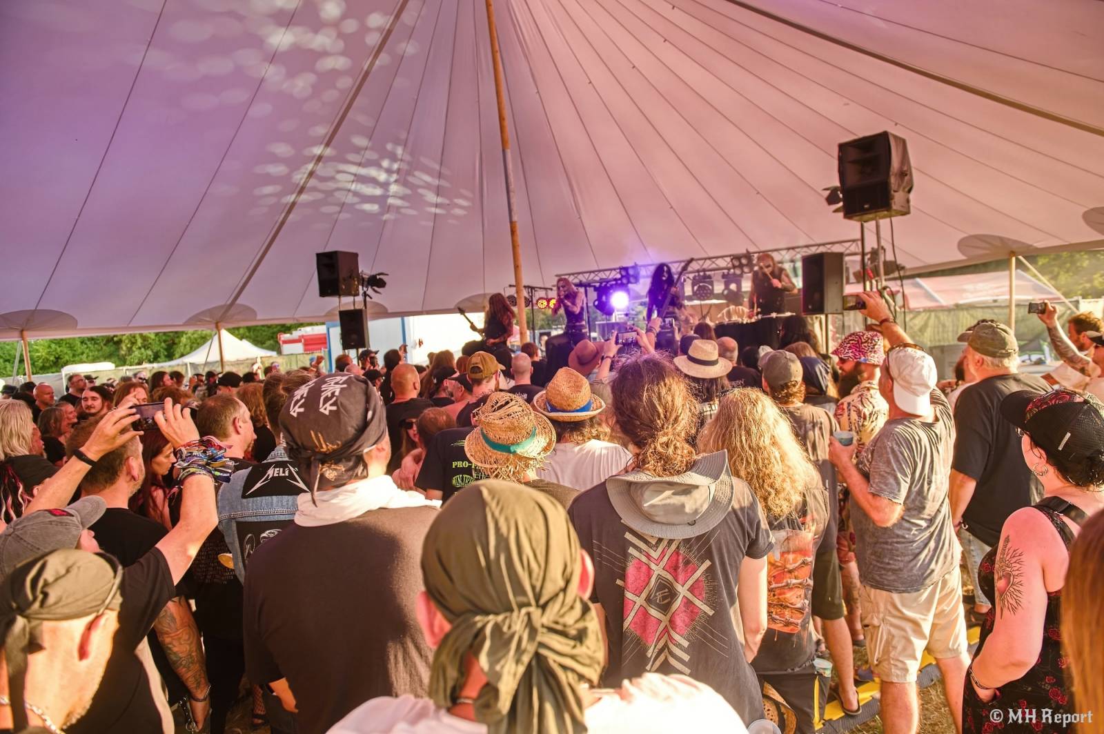 Basinfirefest uzavřel své brány. Hvězdami posledního dne byli Apocalyptica a Root