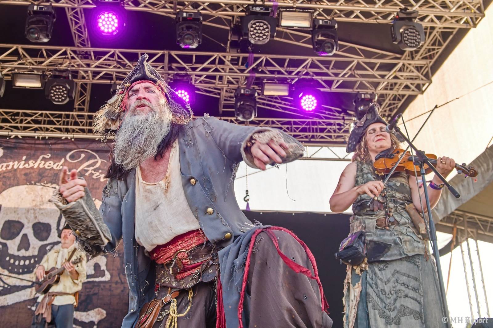 Basinfirefest uzavřel své brány. Hvězdami posledního dne byli Apocalyptica a Root