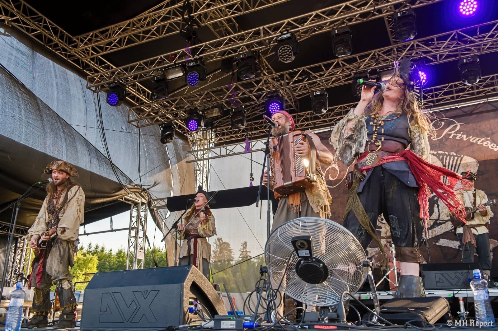 Basinfirefest uzavřel své brány. Hvězdami posledního dne byli Apocalyptica a Root