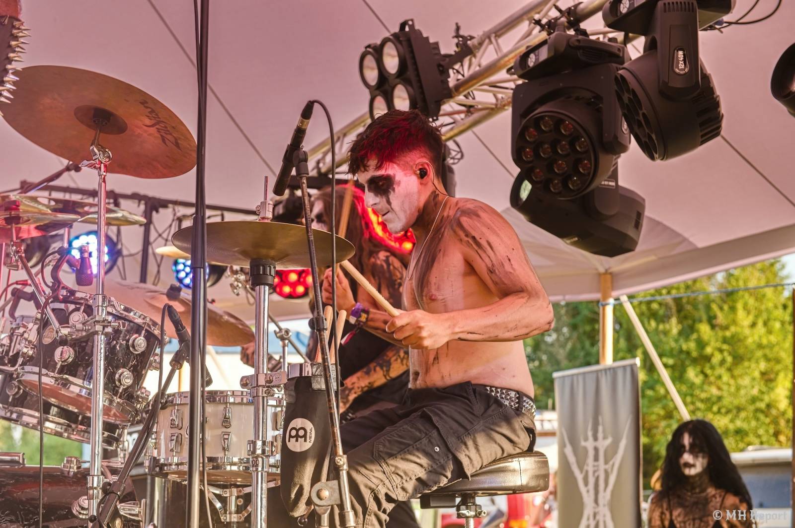 Basinfirefest uzavřel své brány. Hvězdami posledního dne byli Apocalyptica a Root