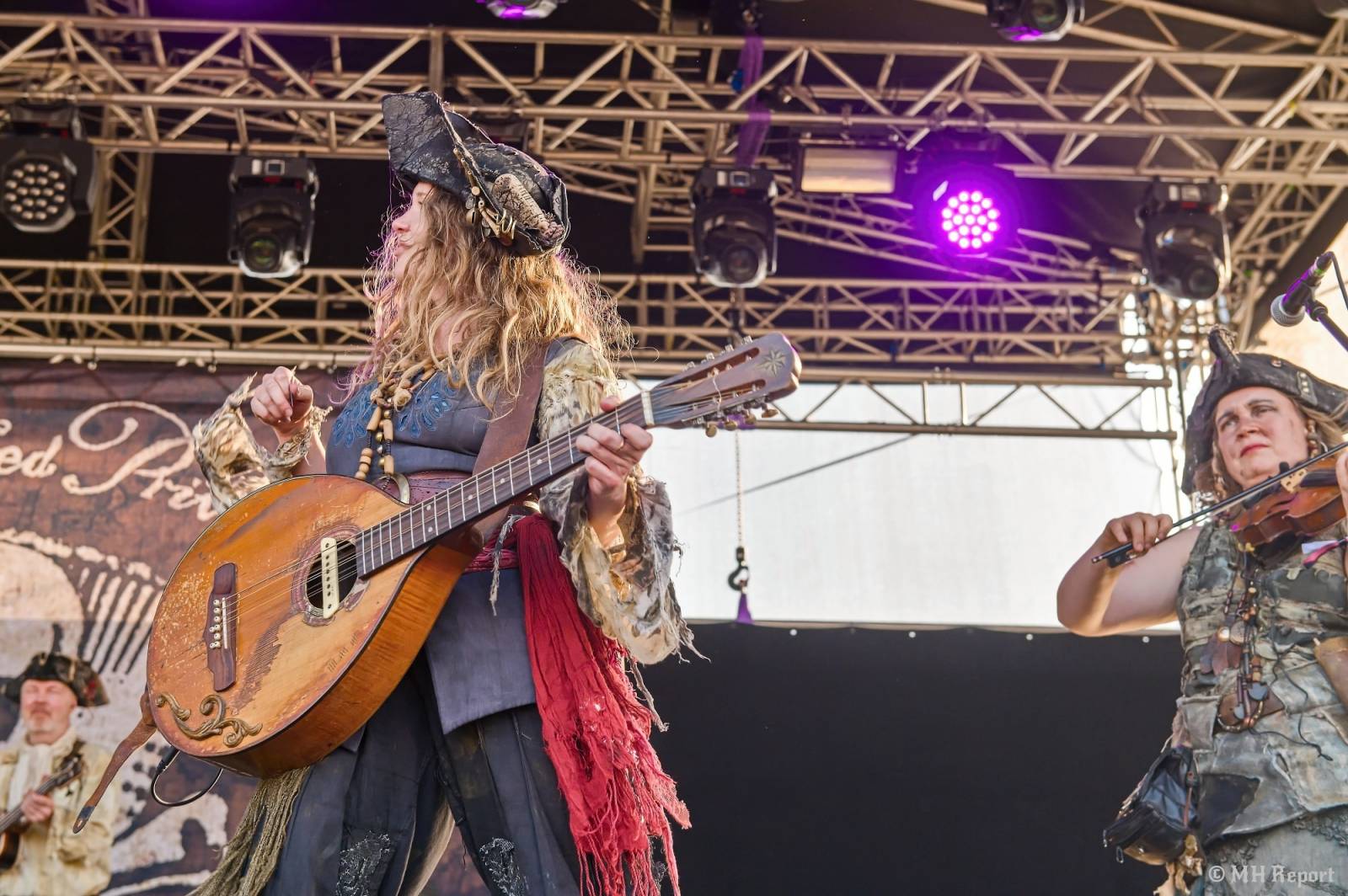 Basinfirefest uzavřel své brány. Hvězdami posledního dne byli Apocalyptica a Root