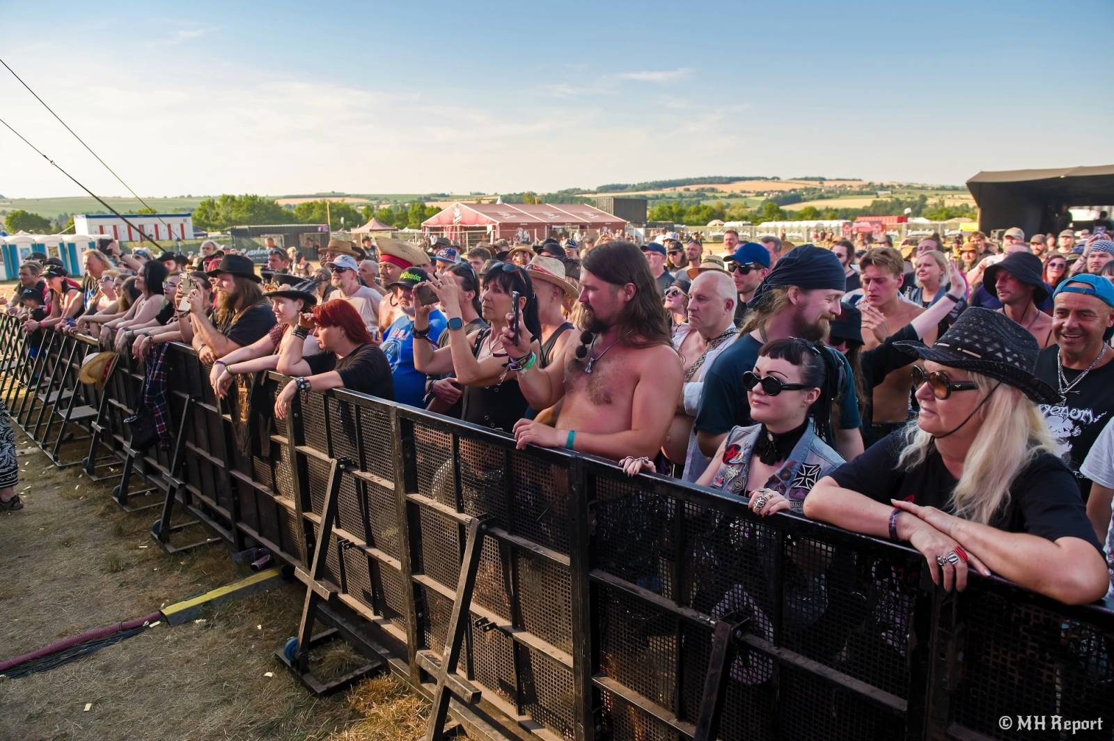 Basinfirefest uzavřel své brány. Hvězdami posledního dne byli Apocalyptica a Root