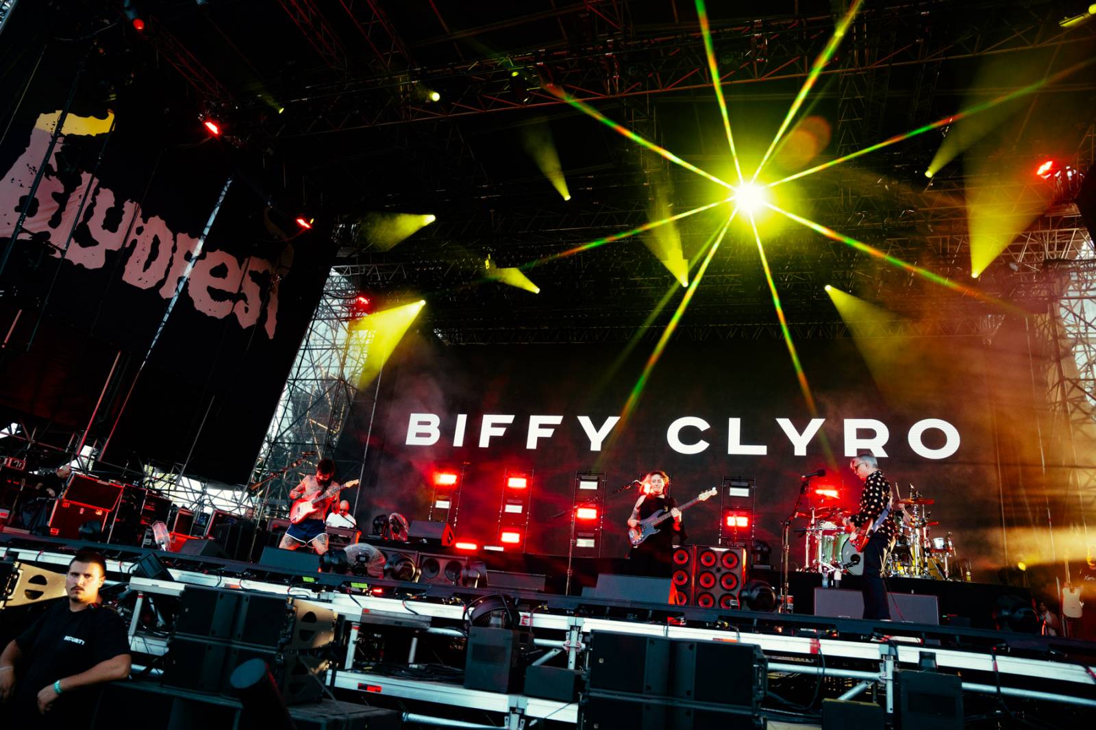 Yungblud přivezl do Česka svůj Bludfest. Přivezl svou přítelkyni Jesse Jo Stark, Biffy Claro i Češku Pam Rabbit