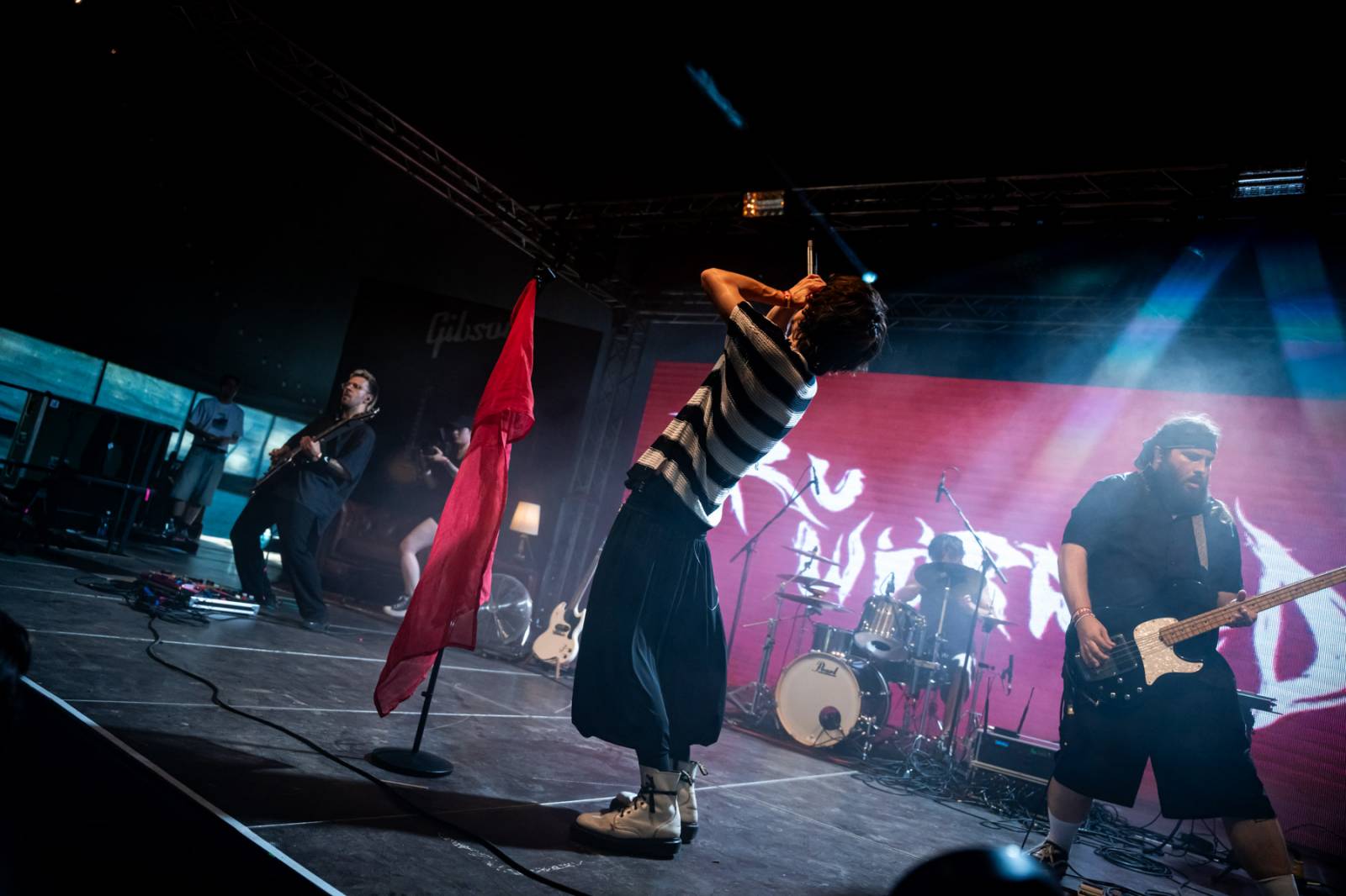 Yungblud přivezl do Česka svůj Bludfest. Přivezl svou přítelkyni Jesse Jo Stark, Biffy Claro i Češku Pam Rabbit
