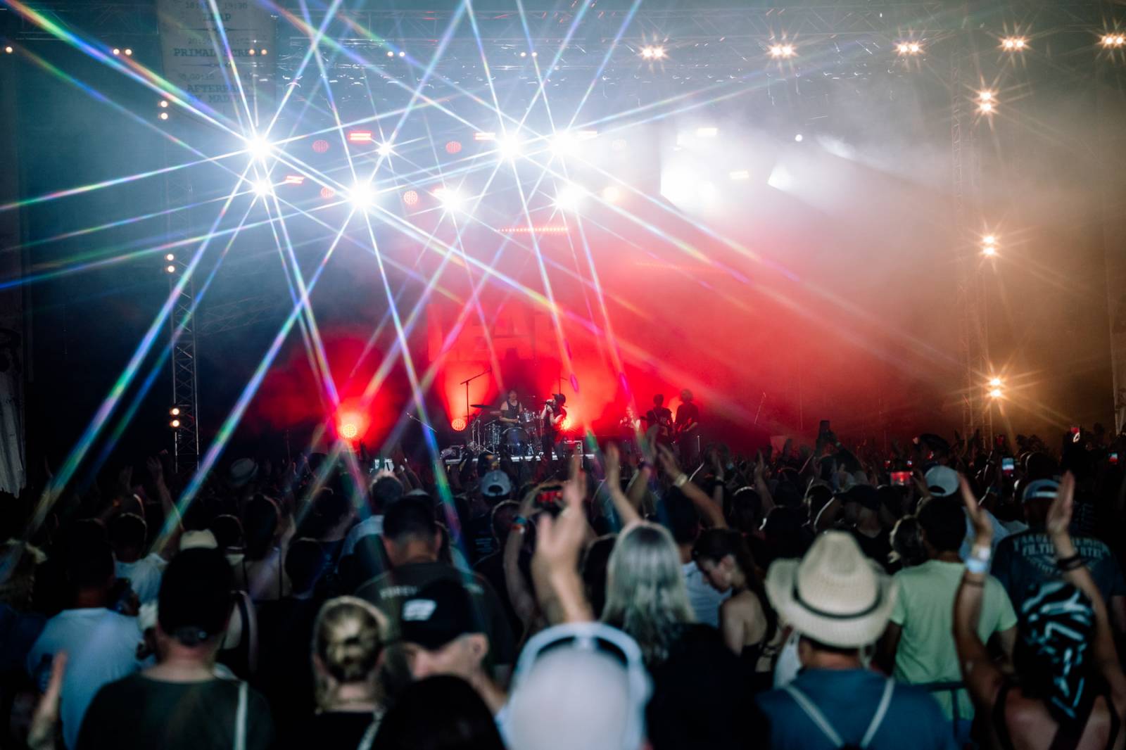 Yungblud přivezl do Česka svůj Bludfest. Přivezl svou přítelkyni Jesse Jo Stark, Biffy Claro i Češku Pam Rabbit