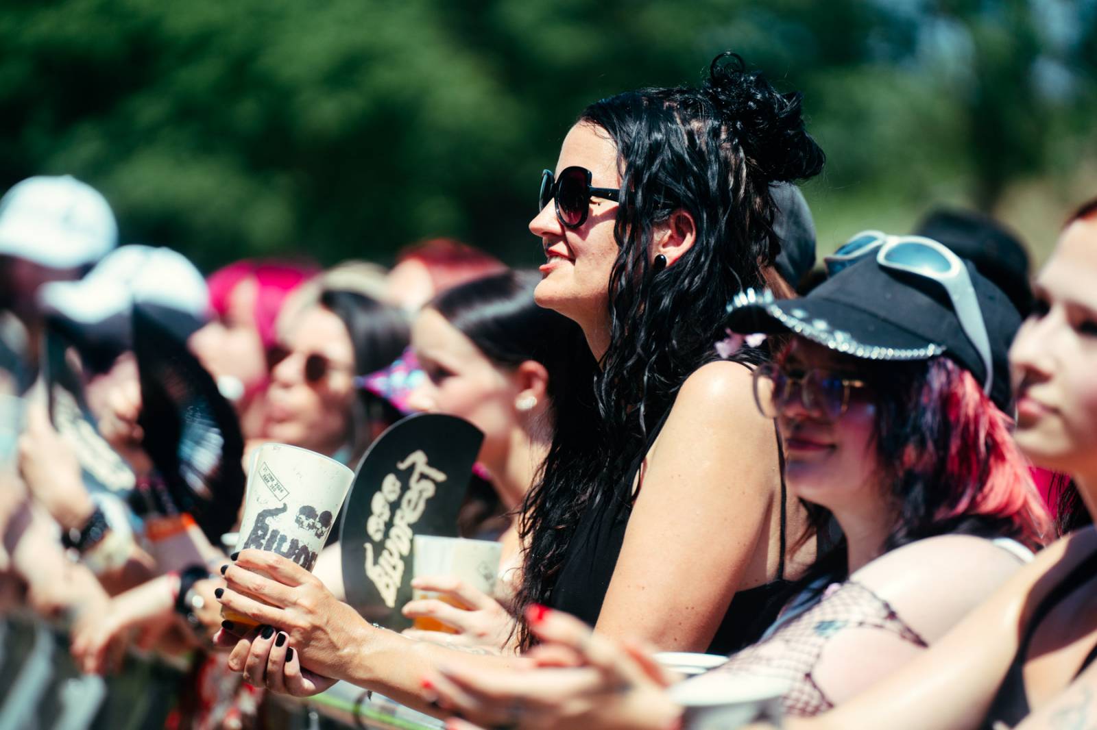 Yungblud přivezl do Česka svůj Bludfest. Přivezl svou přítelkyni Jesse Jo Stark, Biffy Claro i Češku Pam Rabbit