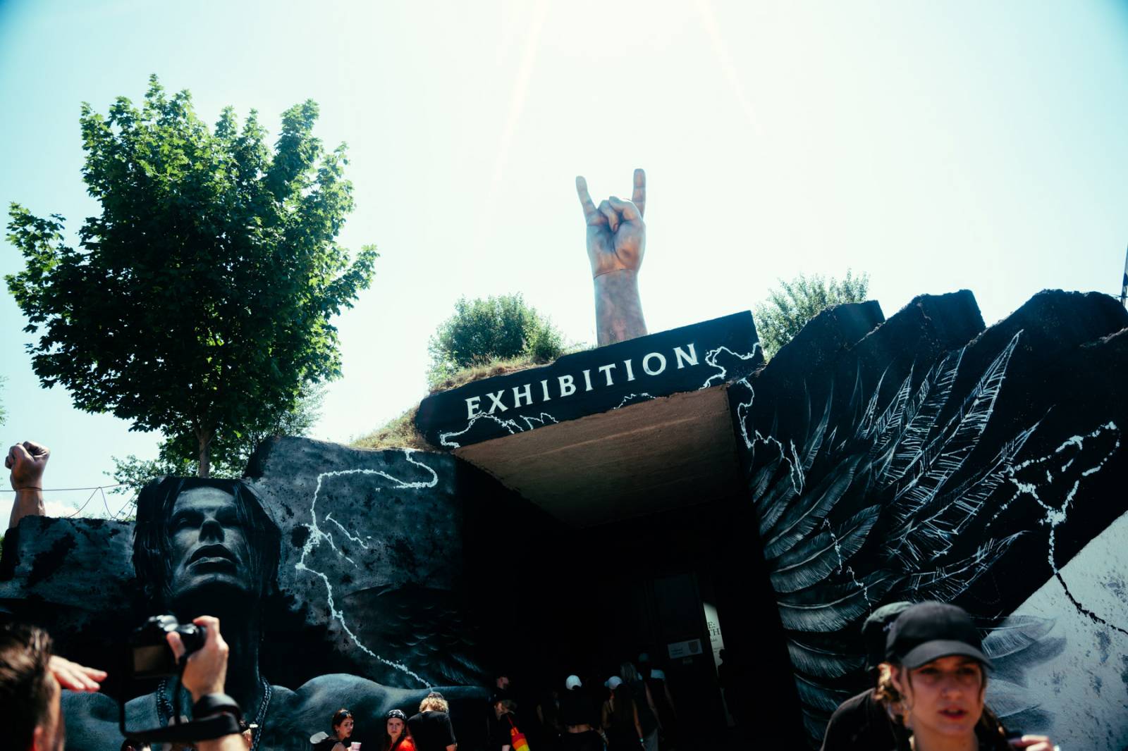 Yungblud přivezl do Česka svůj Bludfest. Přivezl svou přítelkyni Jesse Jo Stark, Biffy Claro i Češku Pam Rabbit