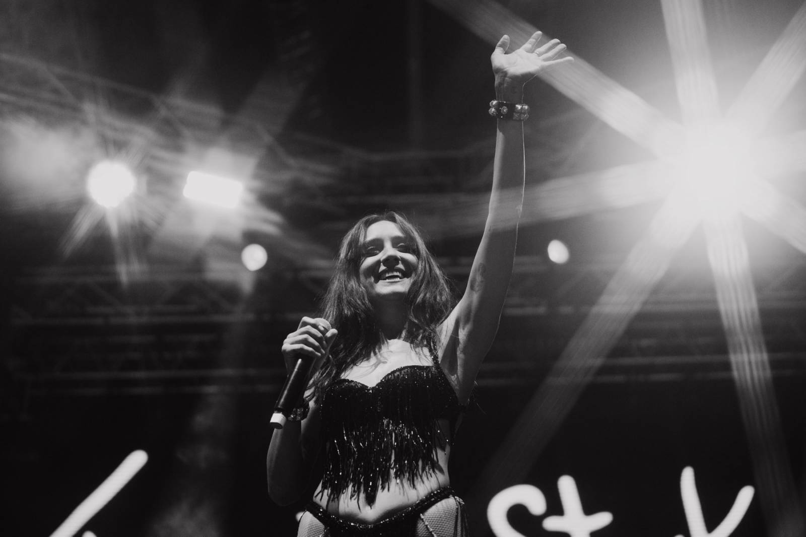 Yungblud přivezl do Česka svůj Bludfest. Přivezl svou přítelkyni Jesse Jo Stark, Biffy Claro i Češku Pam Rabbit