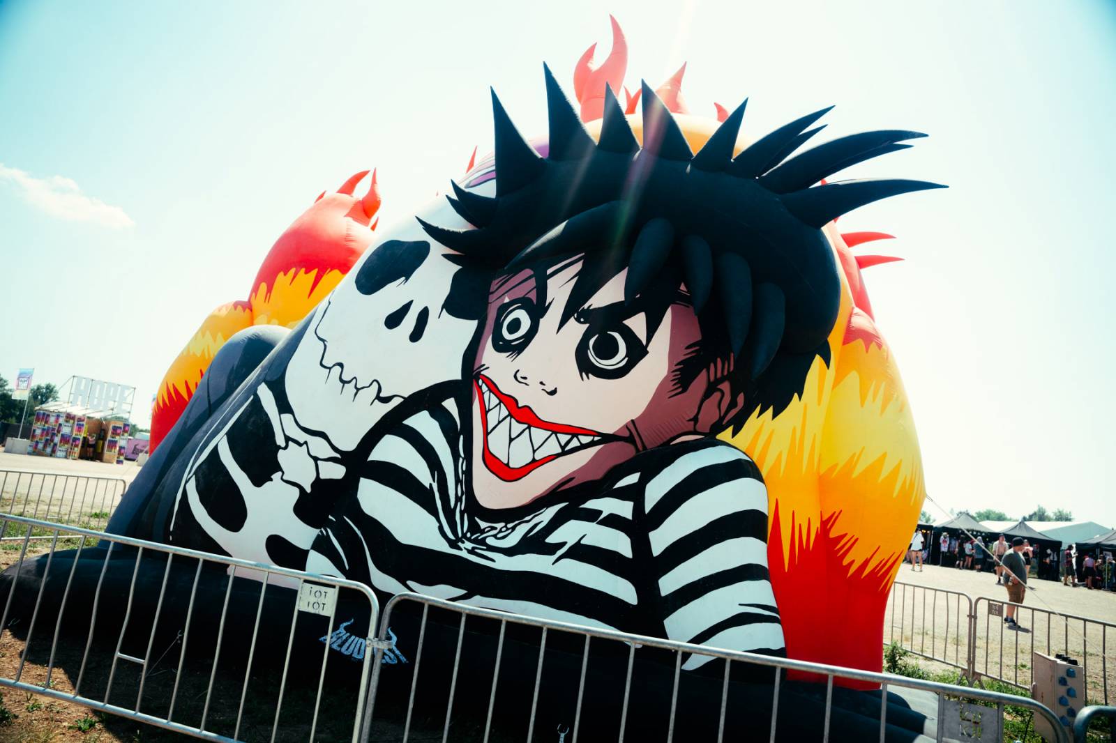 Yungblud přivezl do Česka svůj Bludfest. Přivezl svou přítelkyni Jesse Jo Stark, Biffy Claro i Češku Pam Rabbit