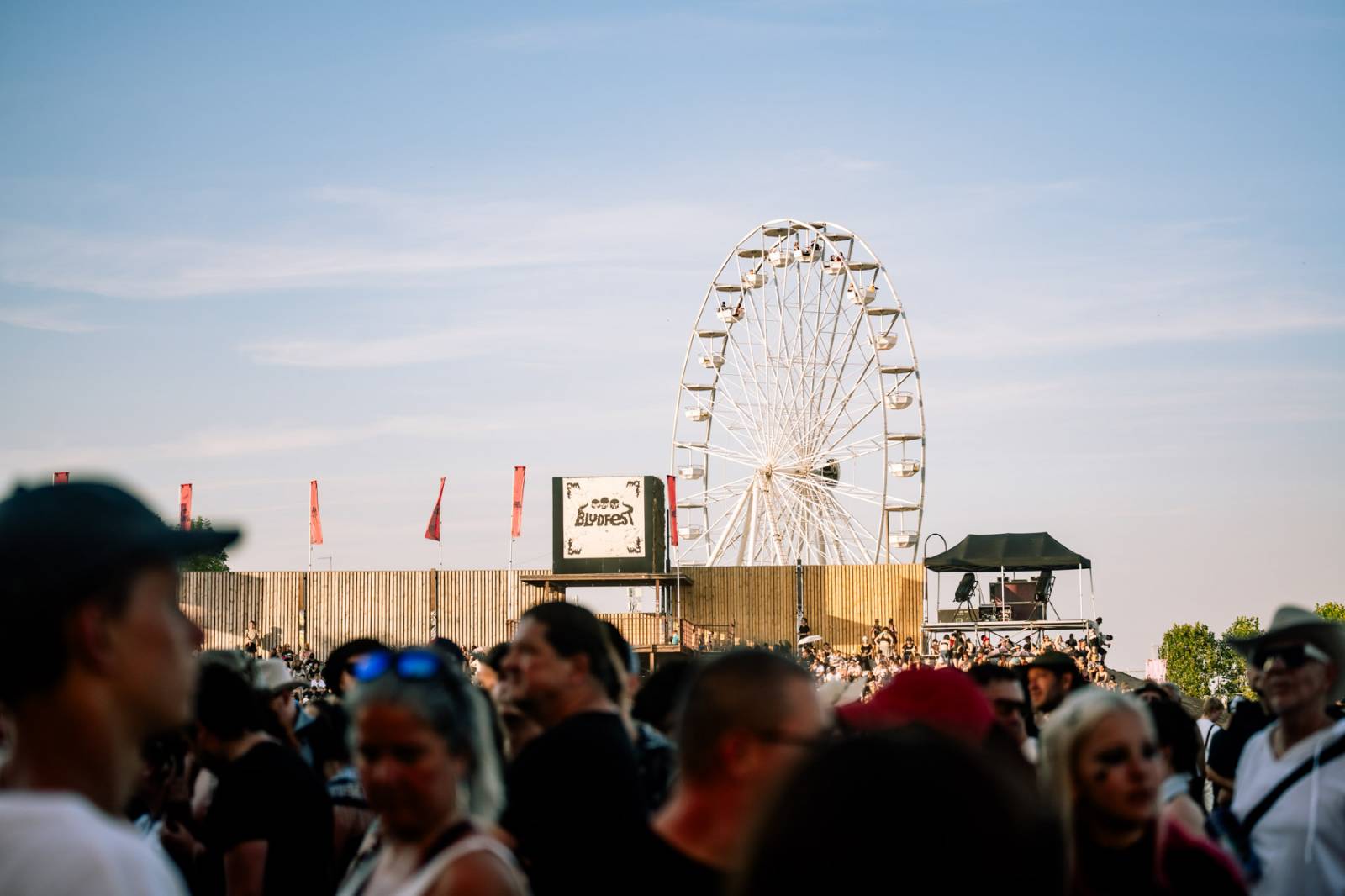 Yungblud přivezl do Česka svůj Bludfest. Přivezl svou přítelkyni Jesse Jo Stark, Biffy Claro i Češku Pam Rabbit