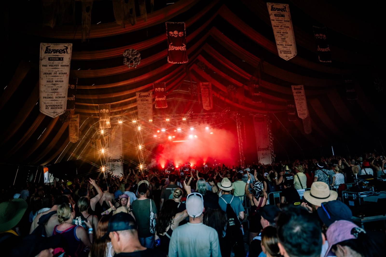 Yungblud přivezl do Česka svůj Bludfest. Přivezl svou přítelkyni Jesse Jo Stark, Biffy Claro i Češku Pam Rabbit