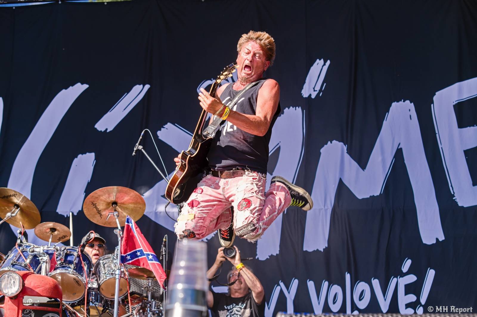 Pekelný ostrov odstartoval. První den nabídl show Divokýho Billa, Škworu, Harleje nebo Visacího zámku